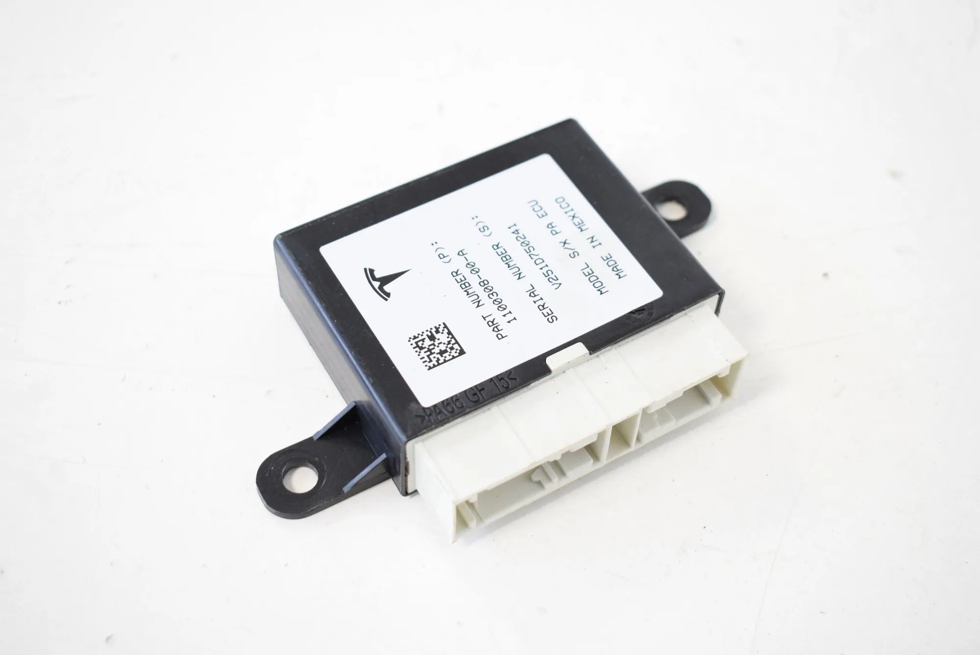 Tesla Model X PDC Parking Sensor Control Unit PDC Parking Sensor Control Unit — TESLA MODEL X...