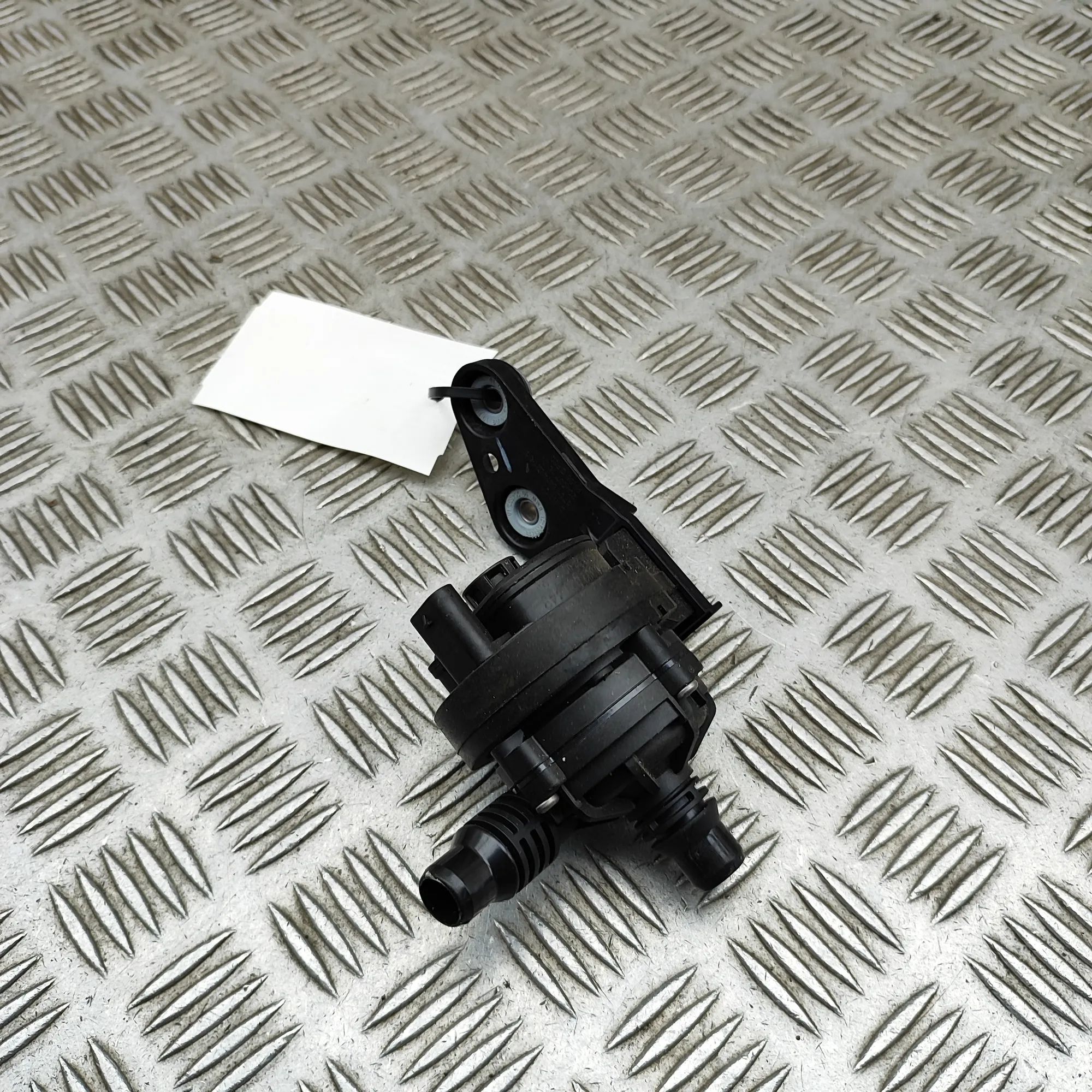 BMW 6 GT (G32) Auxiliary Water Pump Auxiliary Water Pump — BMW X6G06 (2019-...) — 8...