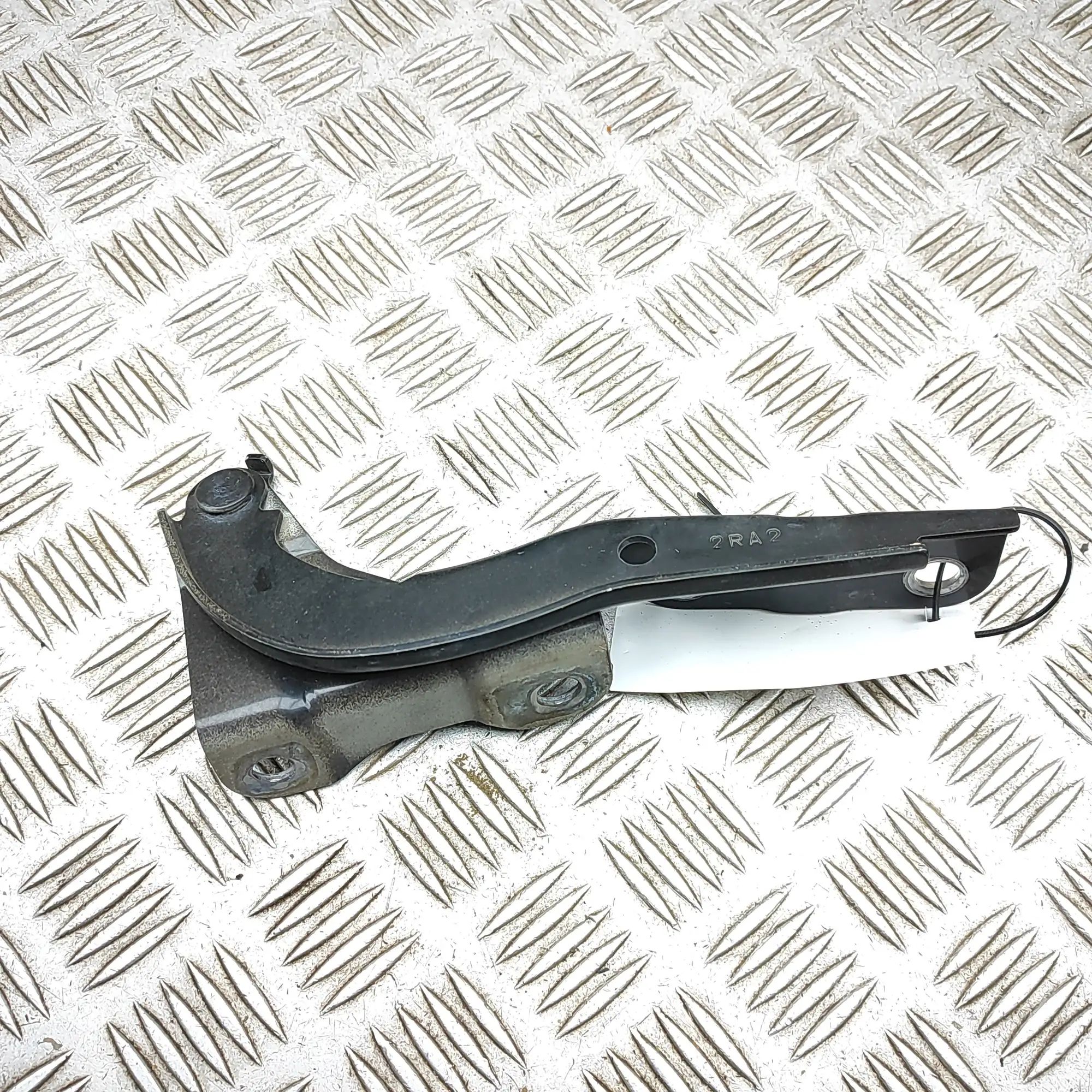 Mitsubishi Eclipse Cross Bonnet hinge — front right Bonnet hinge — front right — MITSUBISHI L (200 ...