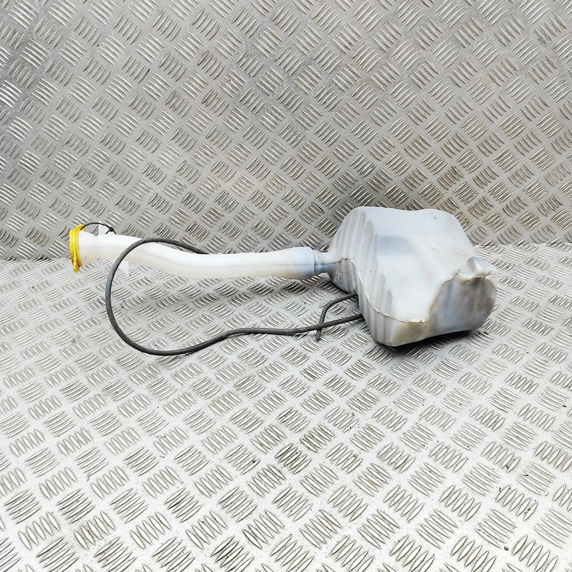 Renault Master Window Washer Tank Window Washer Tank — RENAULT MASTER (III Minibu...