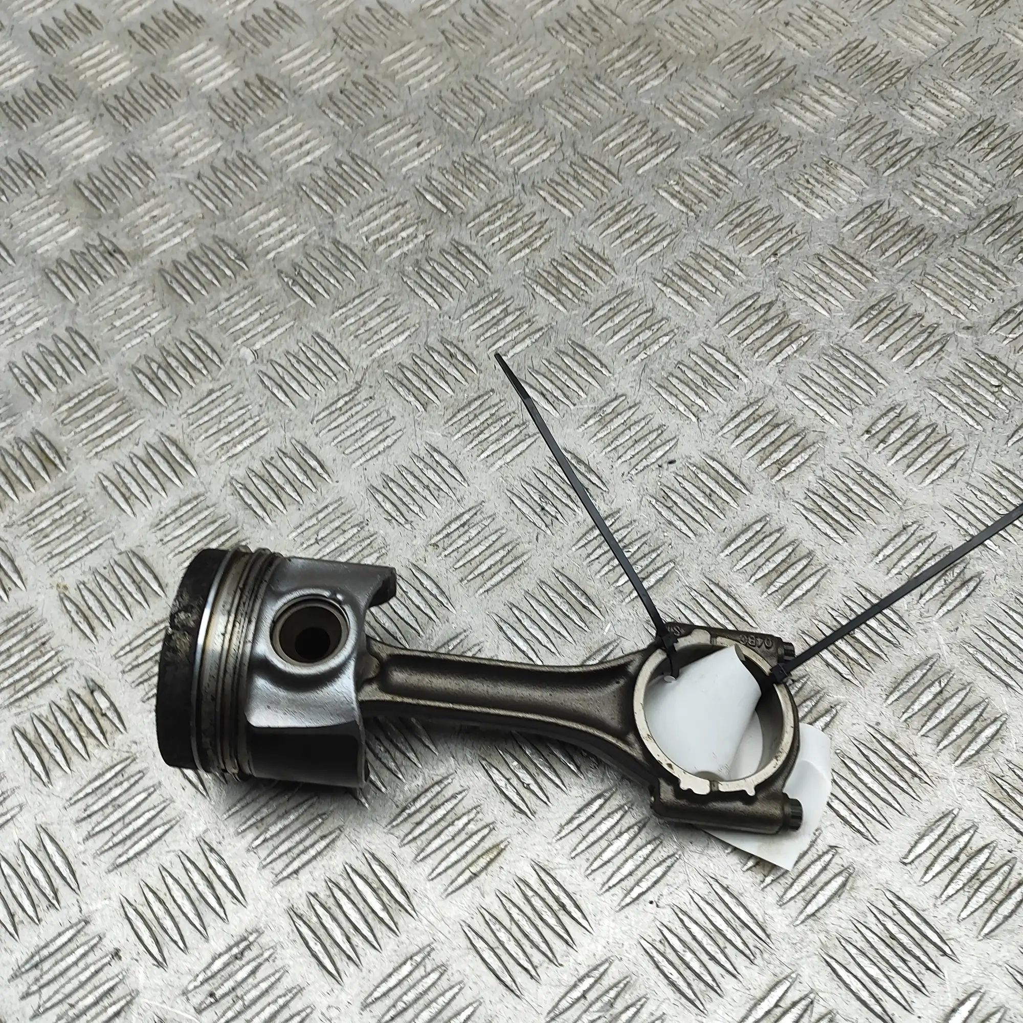 Volkswagen Polo Piston Piston — VW POLO (6R, 6C) (2009-...) — 04B10706...
