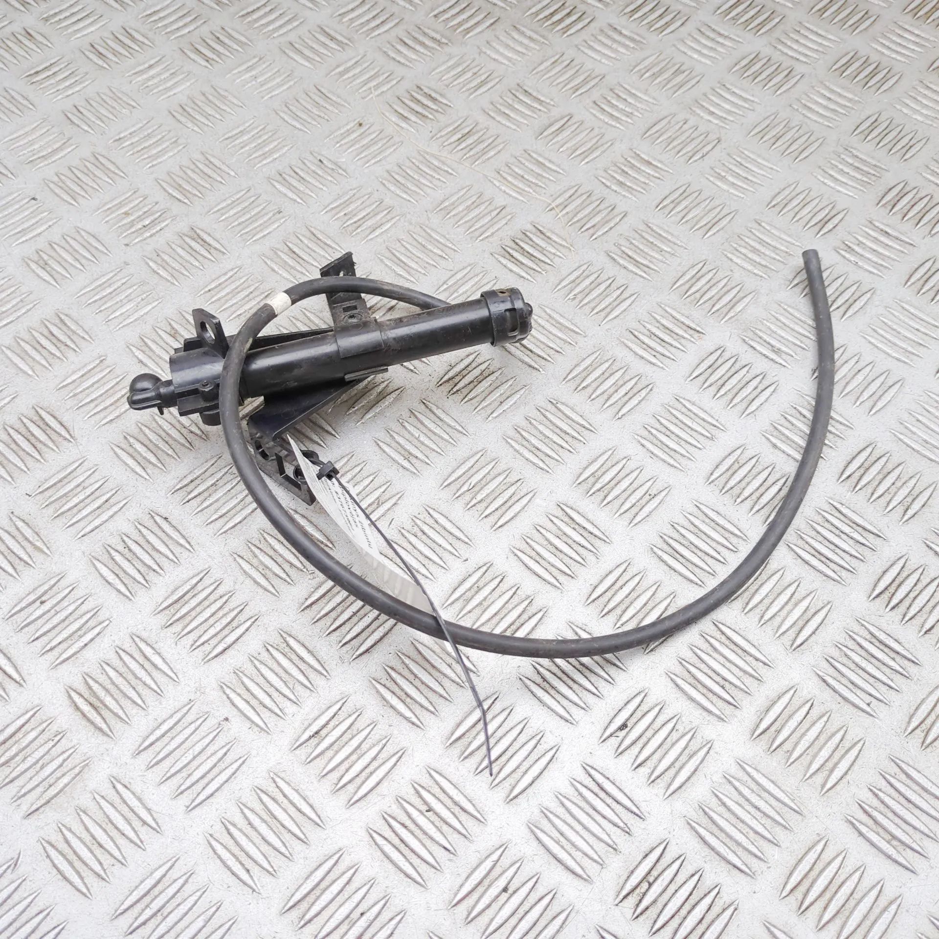 Land Rover Range Rover Evoque Headlight washer pump — right Headlight washer pump — right — LAND ROVER RANG...