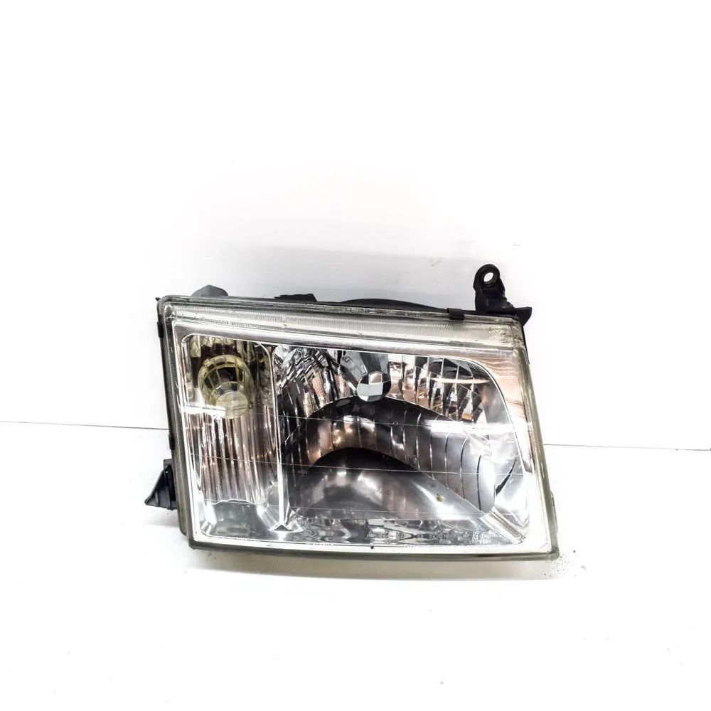 Toyota Land Cruiser 100 Front Right Headlight Front Right Headlight — TOYOTA LAND CRUISER (10...