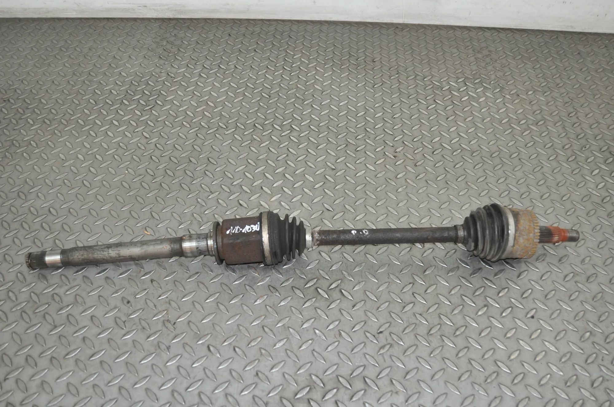 Land Rover Range Rover Sport Front Right Driveshaft Front Right Driveshaft — LAND ROVER RANGE ROVER...