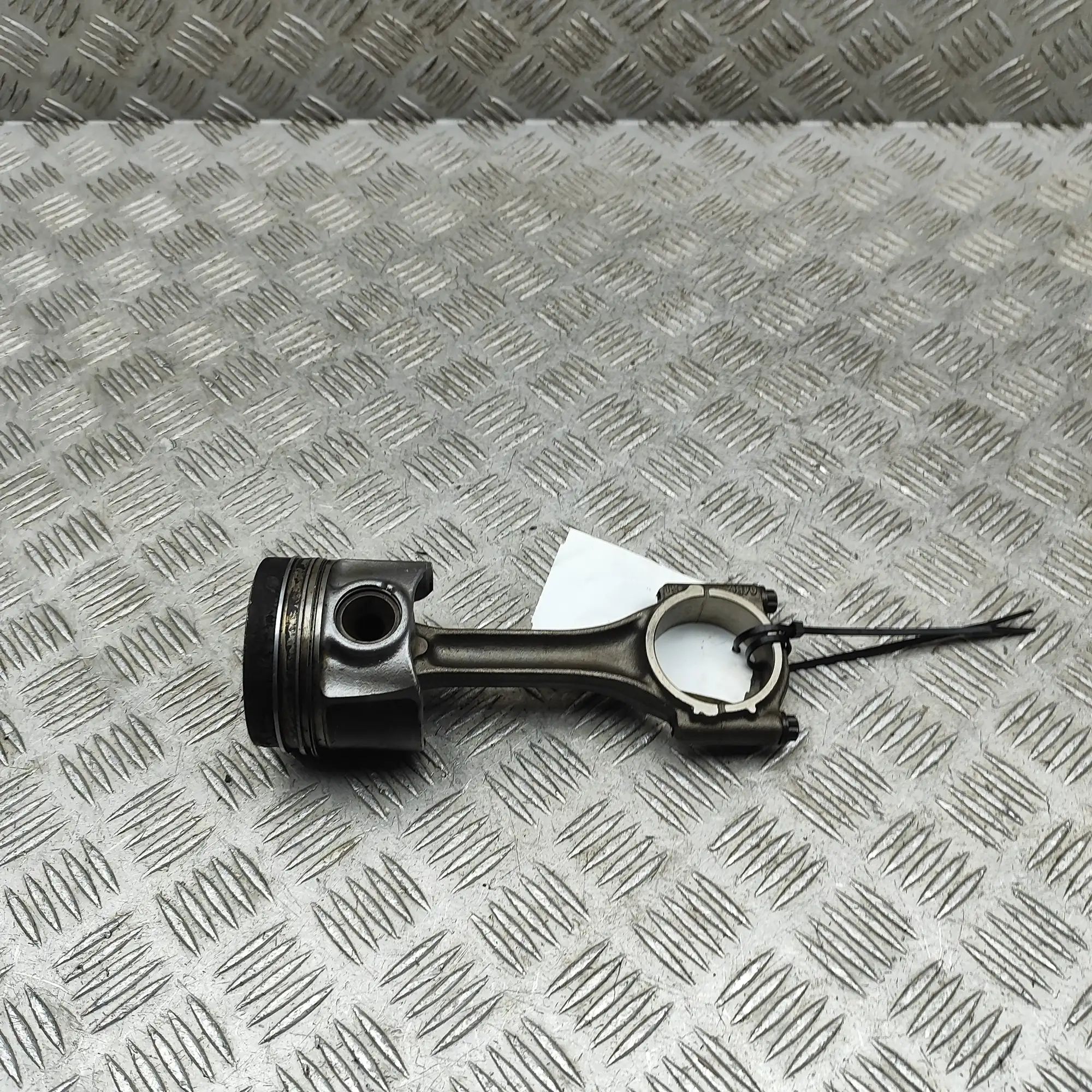 Volkswagen Polo Piston Piston — VW POLO (6R, 6C) (2009-...) — 04B10540...