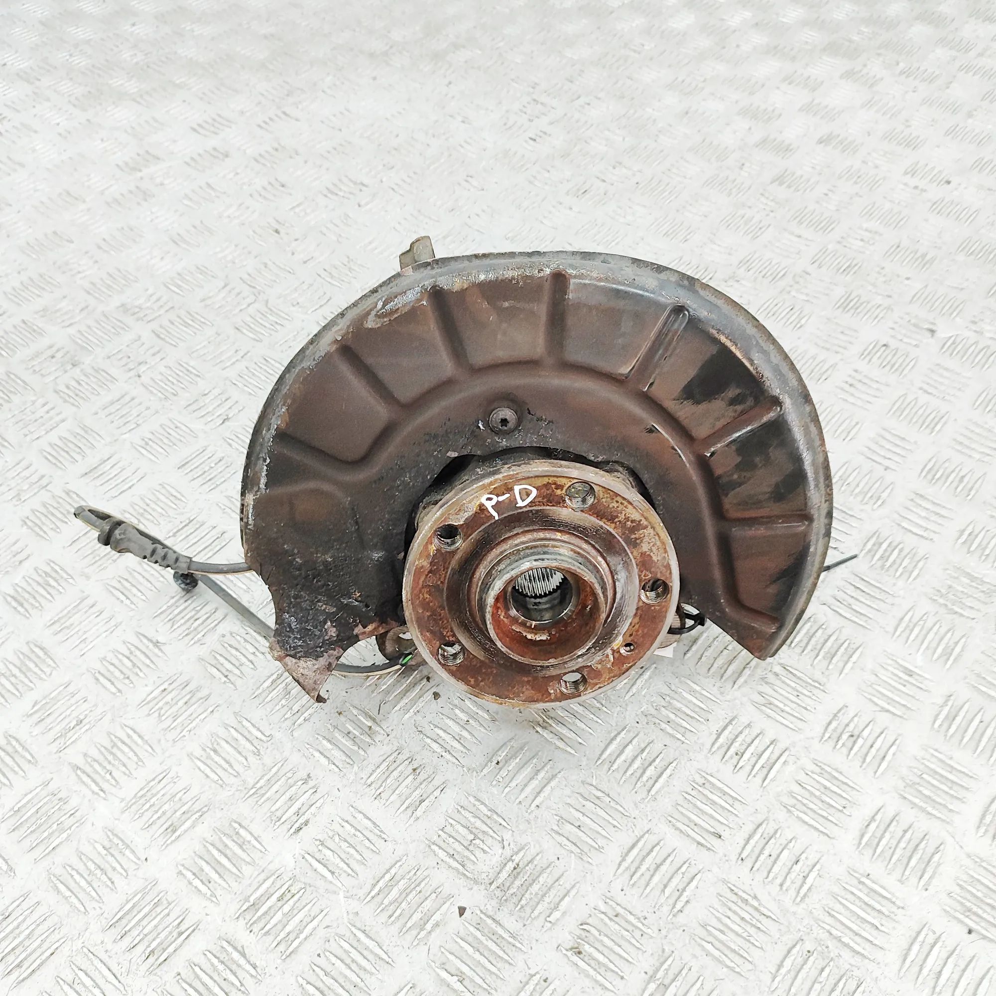 Audi Q3 (8U) Front Right Wheel Hub Front Right Wheel Hub — AUDI Q3 (8U) (2011-2018...