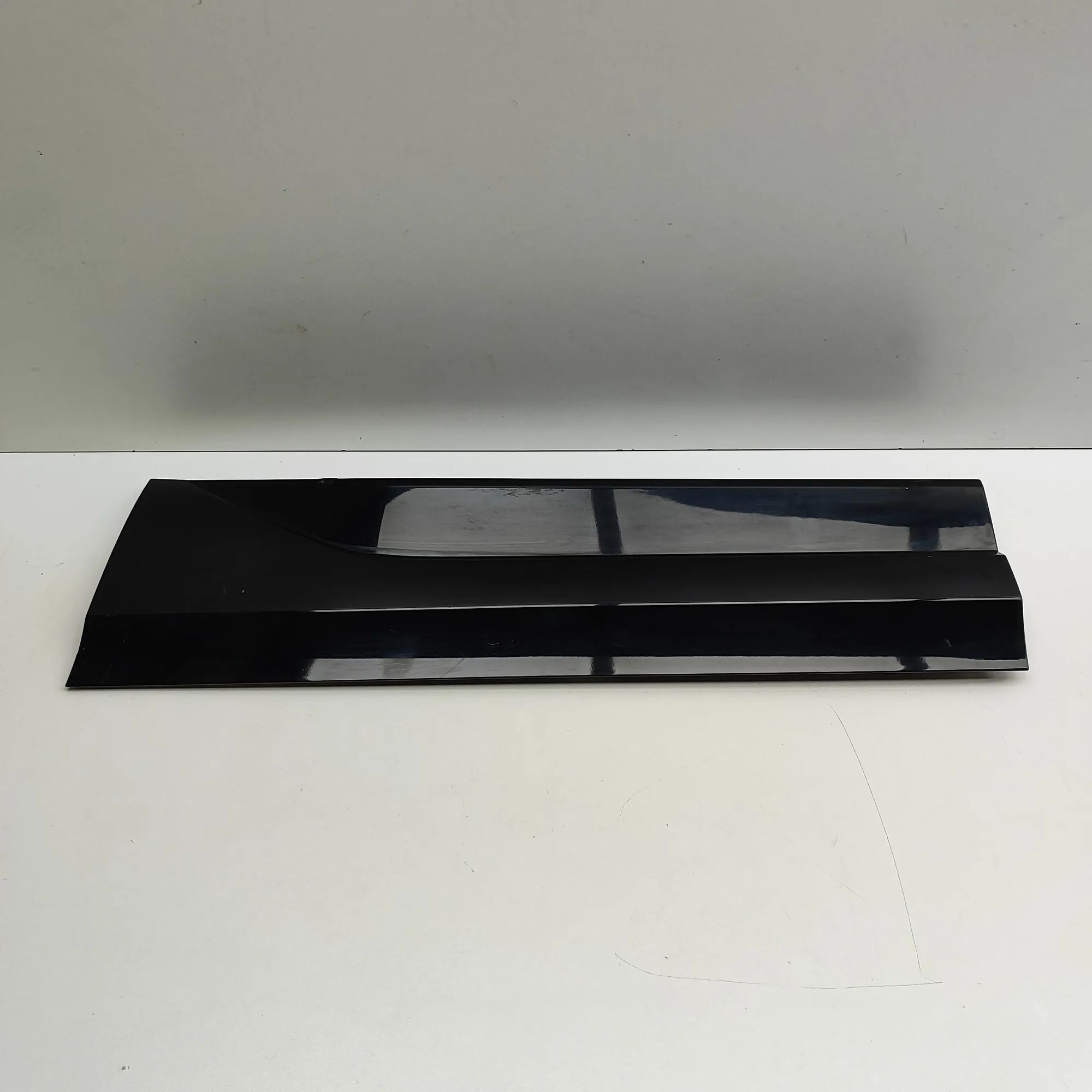 Audi Q3 (8U) Lower door moulding — rear left Lower door moulding — rear left — AUDI Q3 (8U) ...