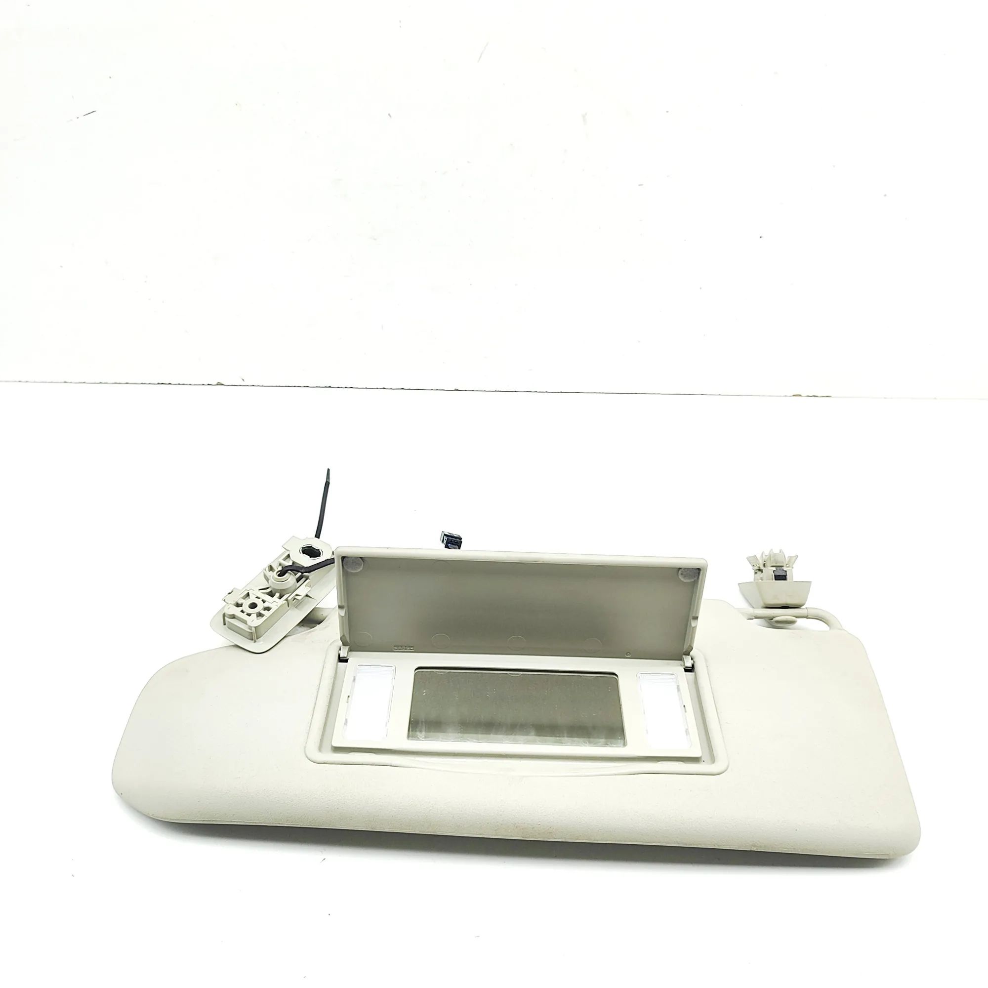 Volvo V40 Left Side Sun Visor Left Side Sun Visor — VOLVO V40 (Hatchback) (20...