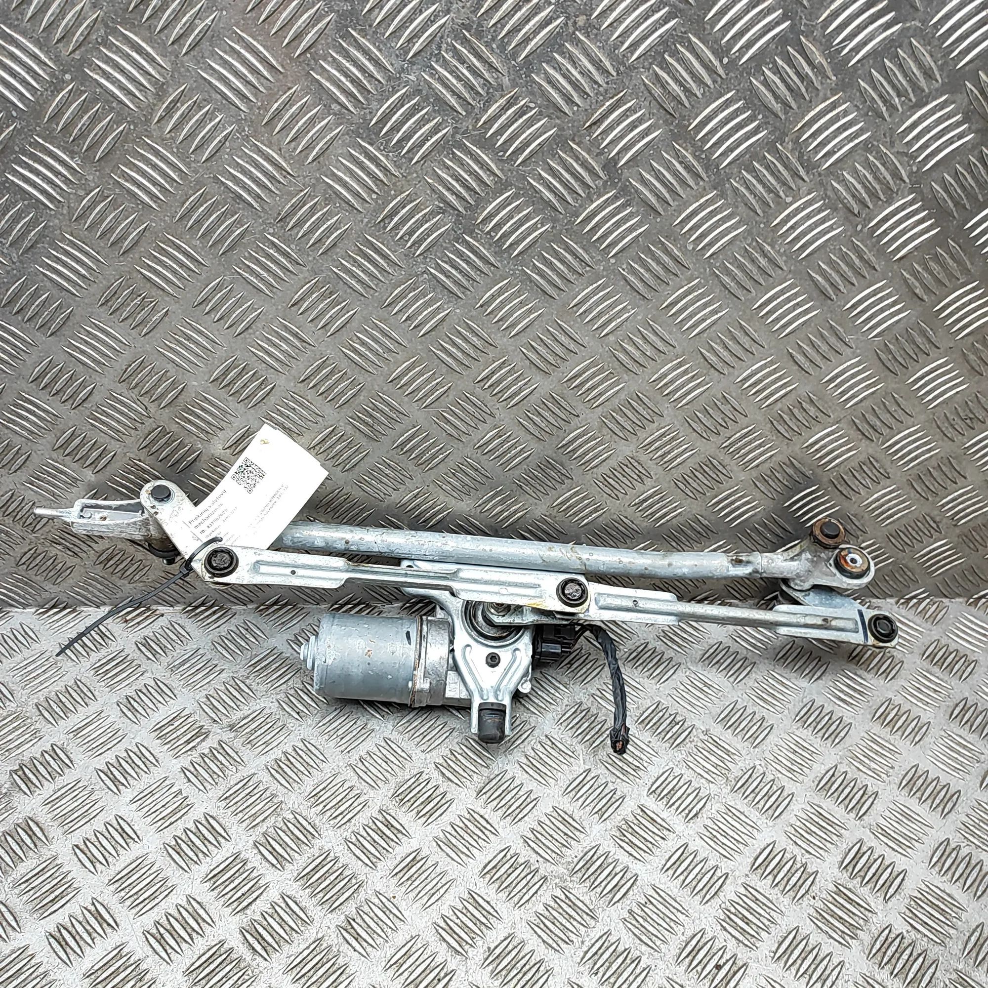 Chrysler Grand Voyager / Town & Country Front Windshield Wiper Mechanism Front Windshield Wiper Mechanism — CHRYSLER GRA...