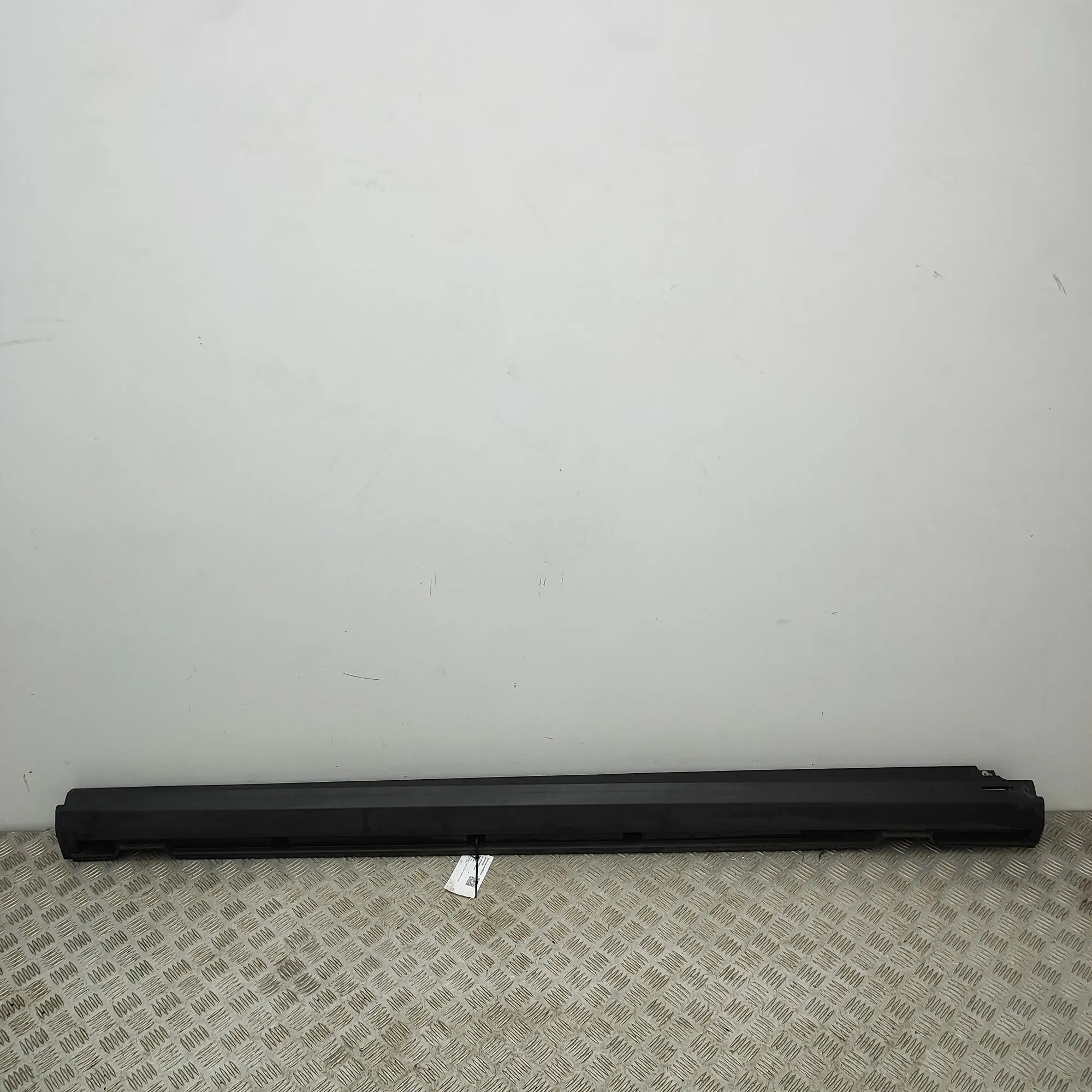 Land Rover Range Rover Evoque Right Side Plastic Sideskirt Cover Right Side Plastic Sideskirt Cover — LAND ROVER...