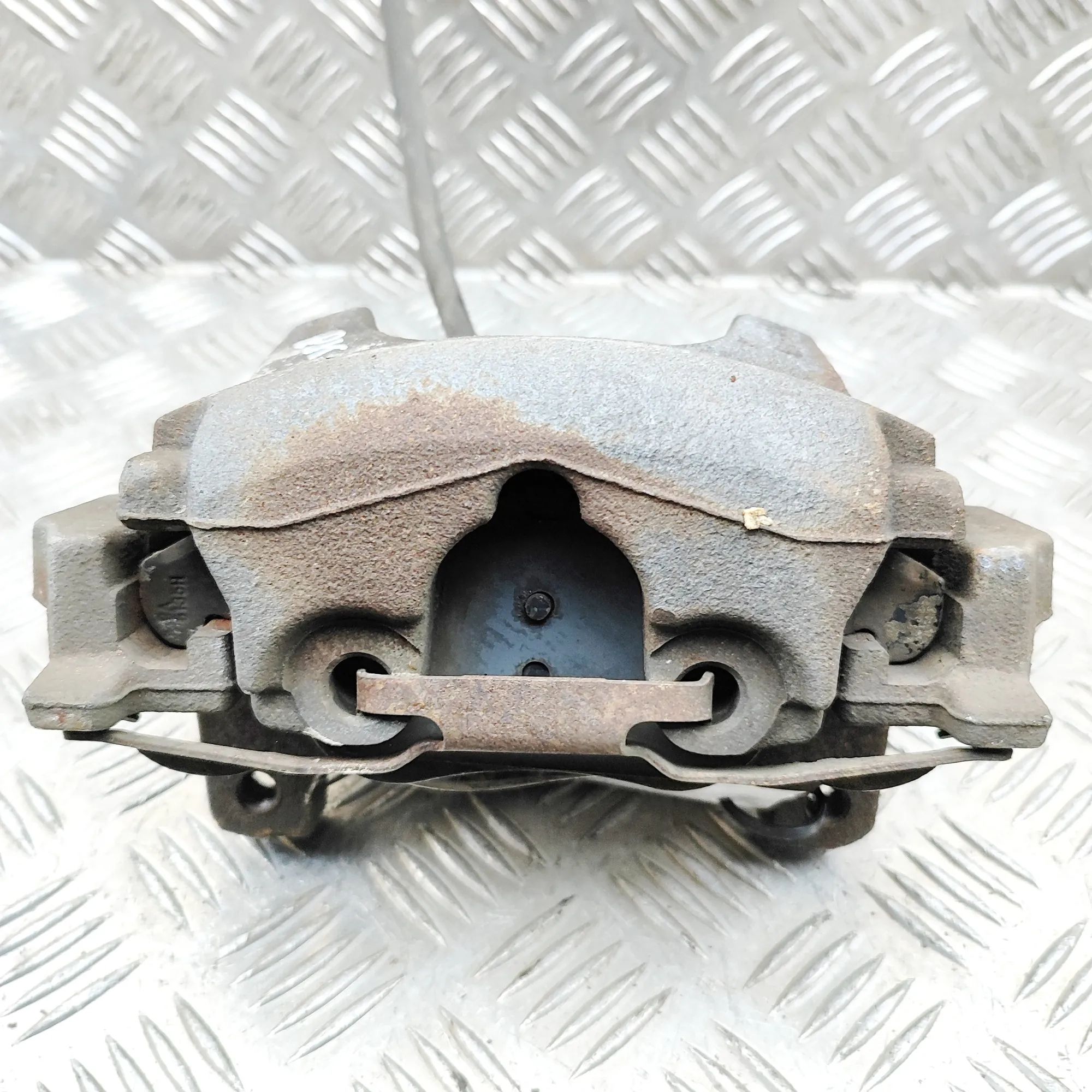 Jaguar XE Brake caliper — front left Brake caliper — front left — JAGUAR XE (X760) (...