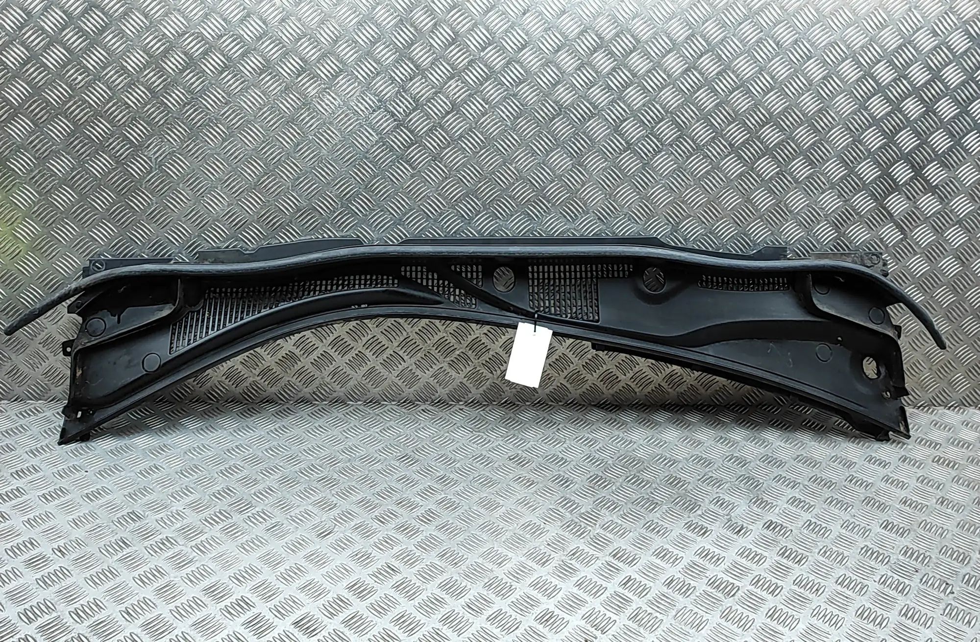 Lexus RX Front Wiper Cowl Trim Front Wiper Cowl Trim — LEXUS RX (_L2_) (2015-....