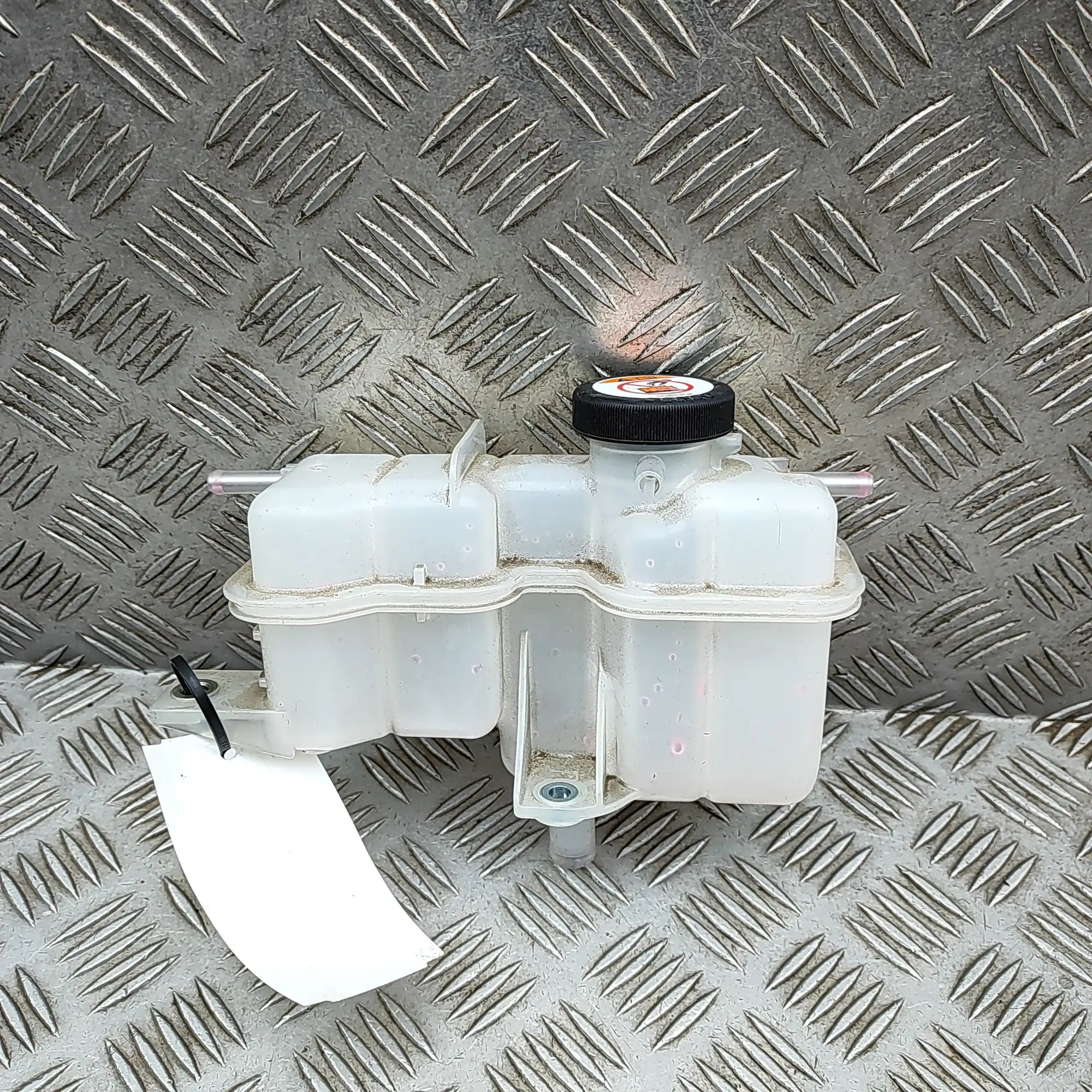 Lexus RX Expansion Tank Expansion tank — LEXUS RX (_L2_) (2015-...) — G...