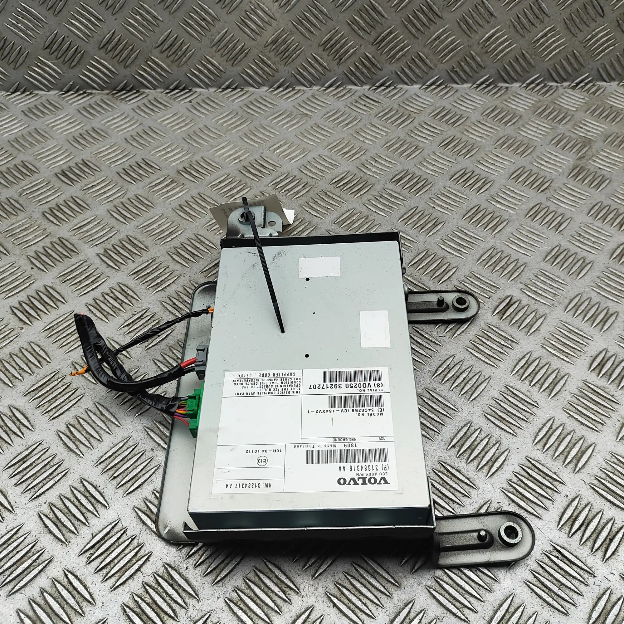 Volvo V40 Sound amplifier Sound amplifier — VOLVO V40 (Hatchback) (2012-2...
