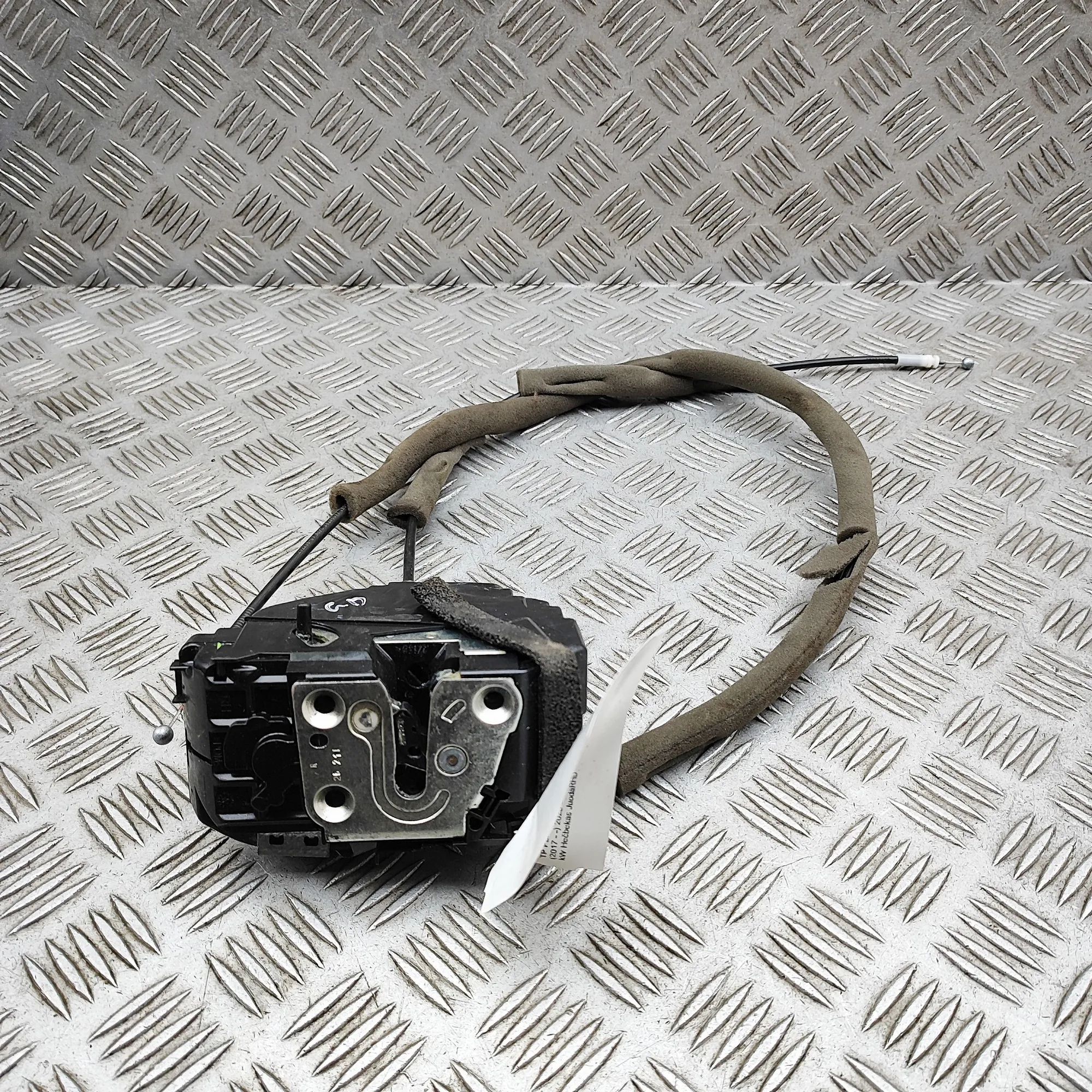 Nissan Leaf Door lock — rear right Door lock — rear right — NISSAN LEAF (ZE1) (201...