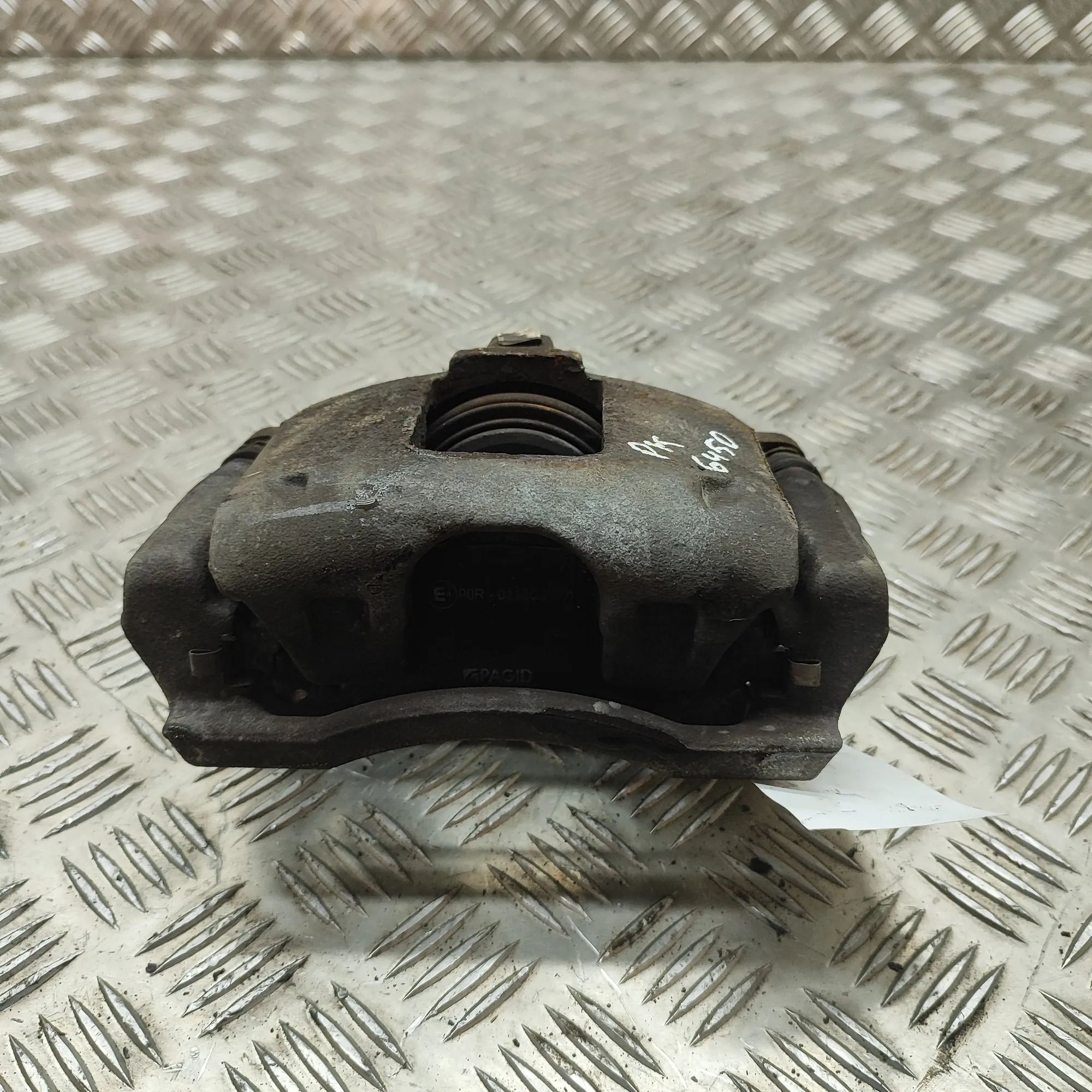 Chrysler Grand Voyager / Town & Country Brake caliper — front left Brake caliper — front left — CHRYSLER GRAND (VO...