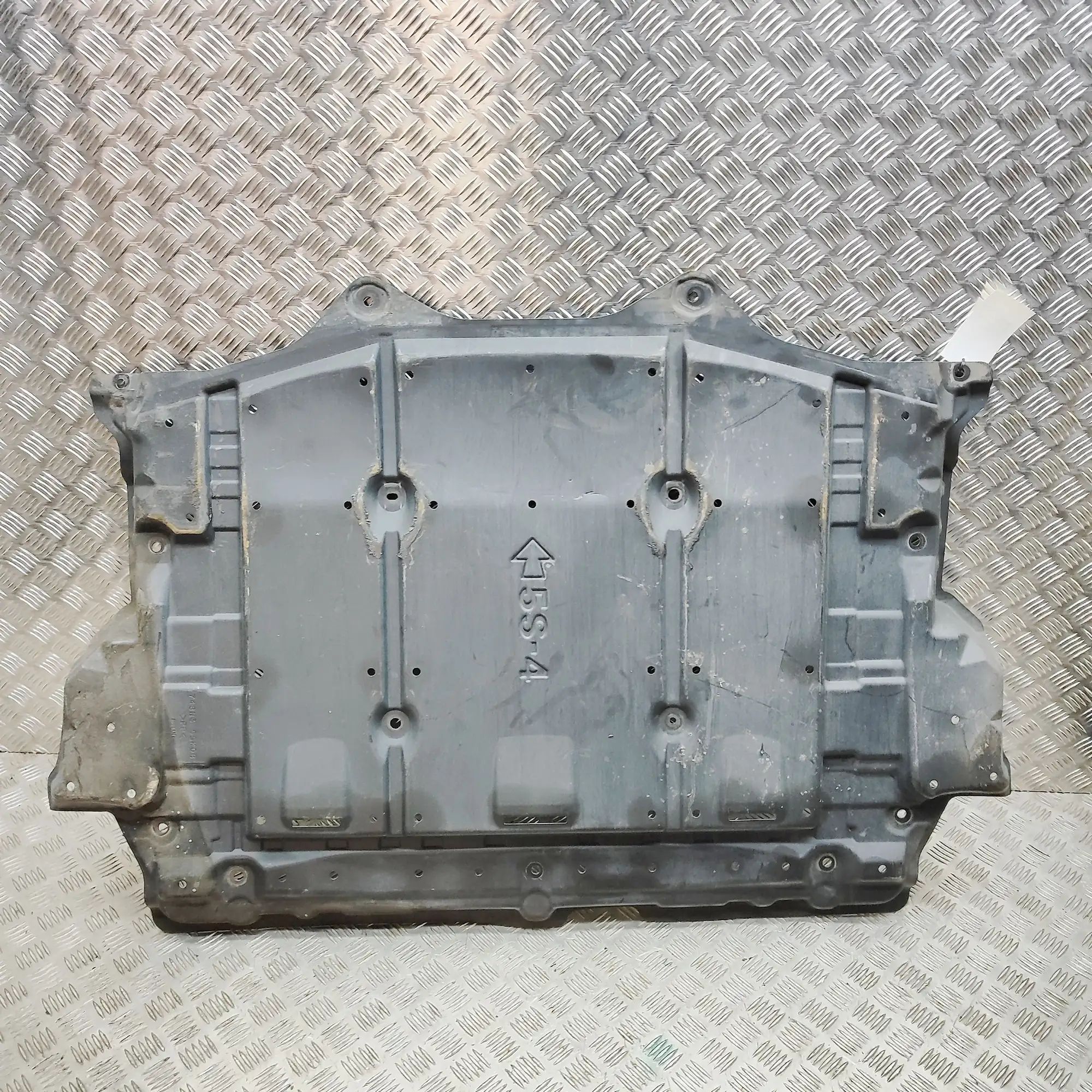 Nissan Leaf Rear Middle Underbody Cover Rear Middle Underbody Cover — NISSAN LEAF (ZE1)...