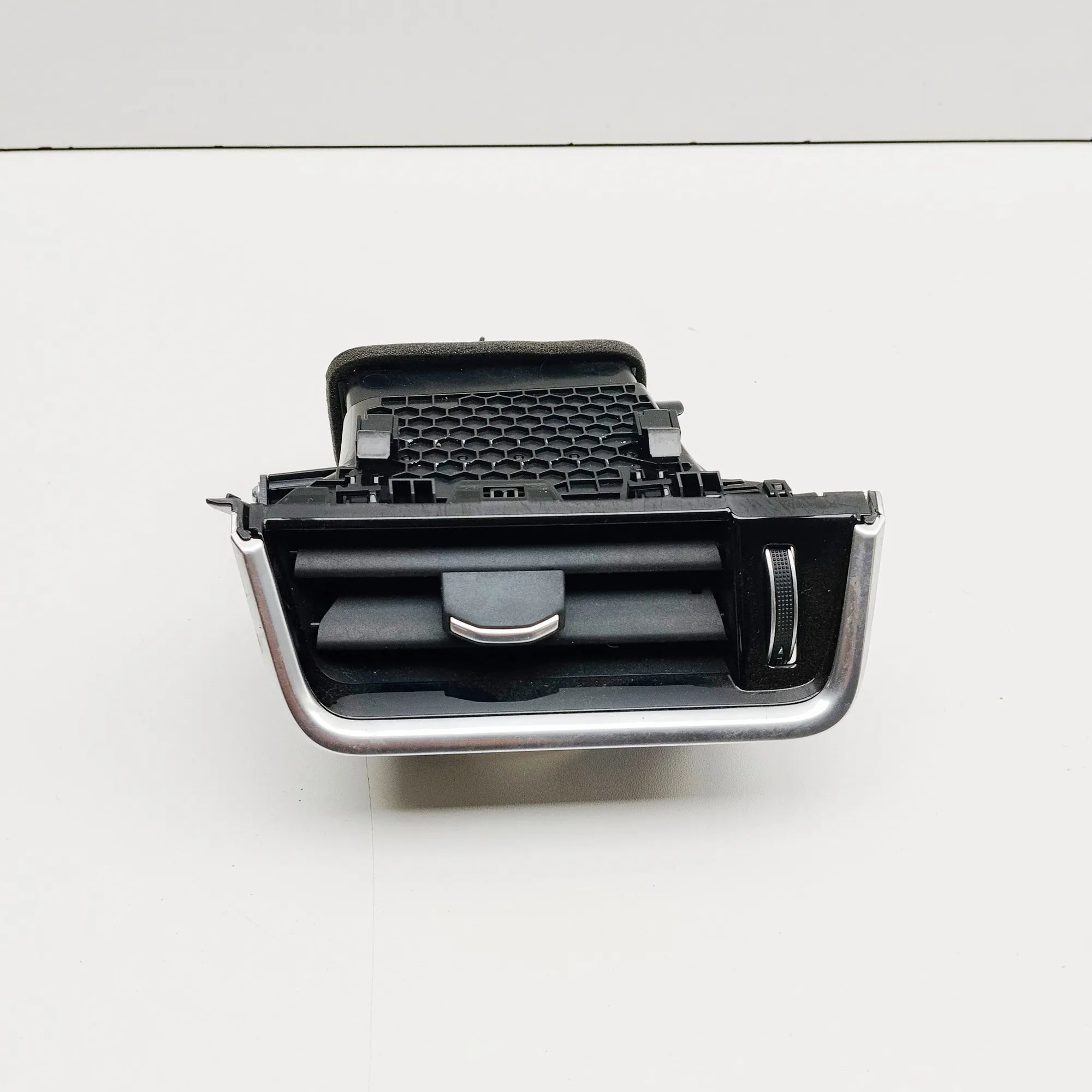 Land Rover Range Rover Evoque Dashboard Air Vents Dashboard Air Vents — LAND ROVER RANGE ROVER EV...