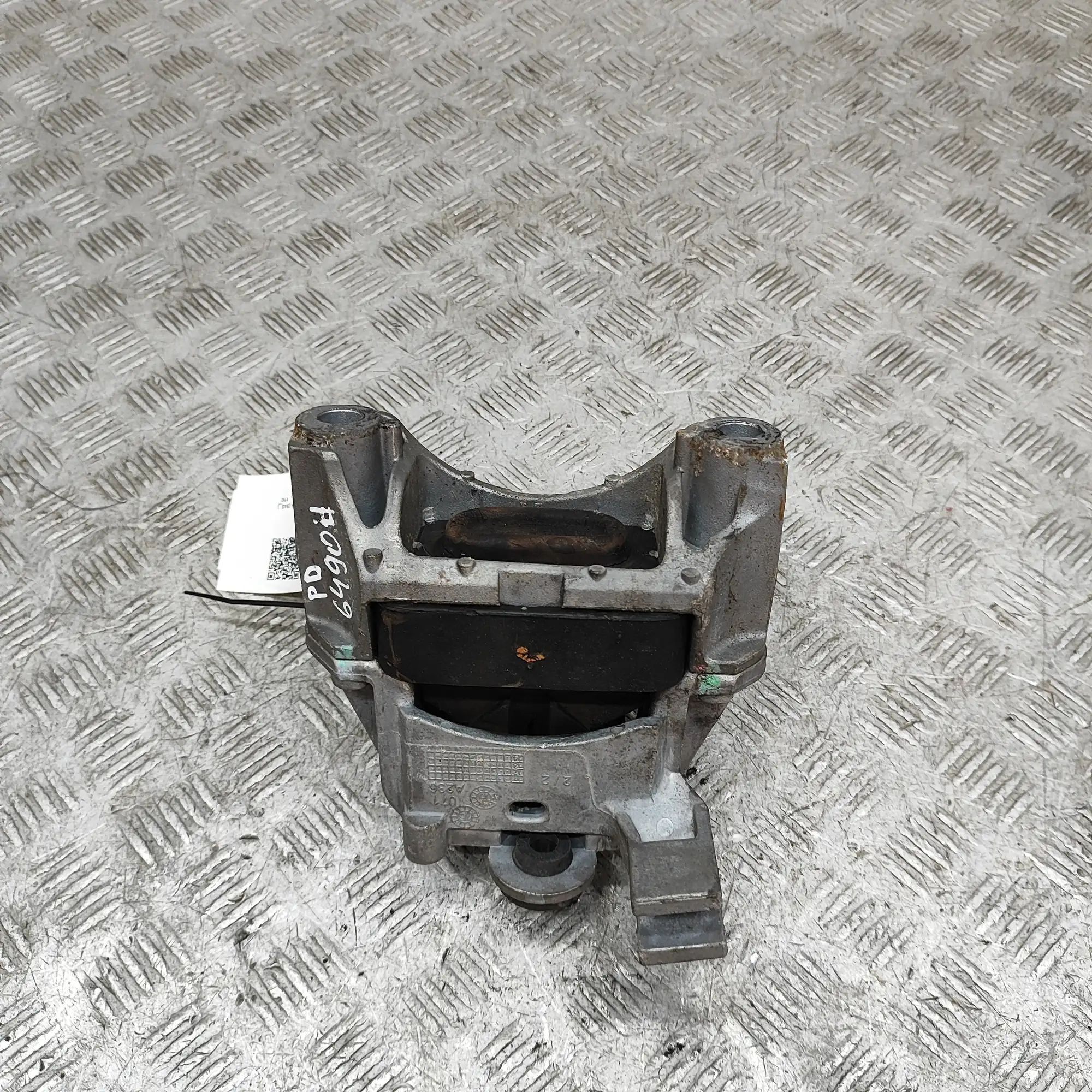 Alfa-Romeo Giulietta (940) Right Side Engine Mount Right Side Engine Mount — ALFA ROMEO GIULIETTA ...