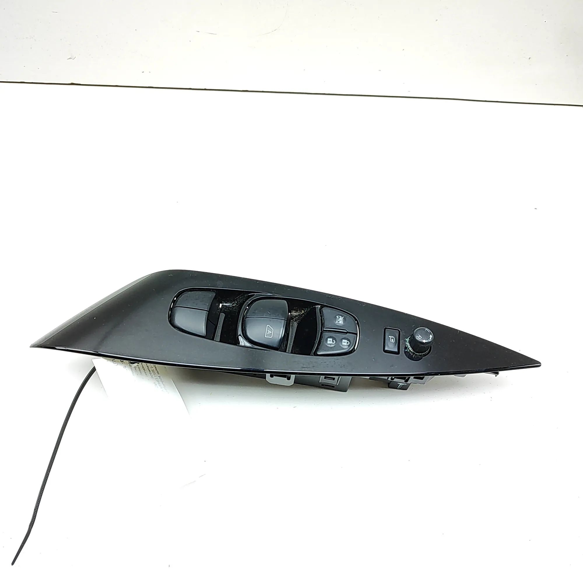 Nissan Leaf Door window switch — front right Door window switch — front right — NISSAN LEAF ...