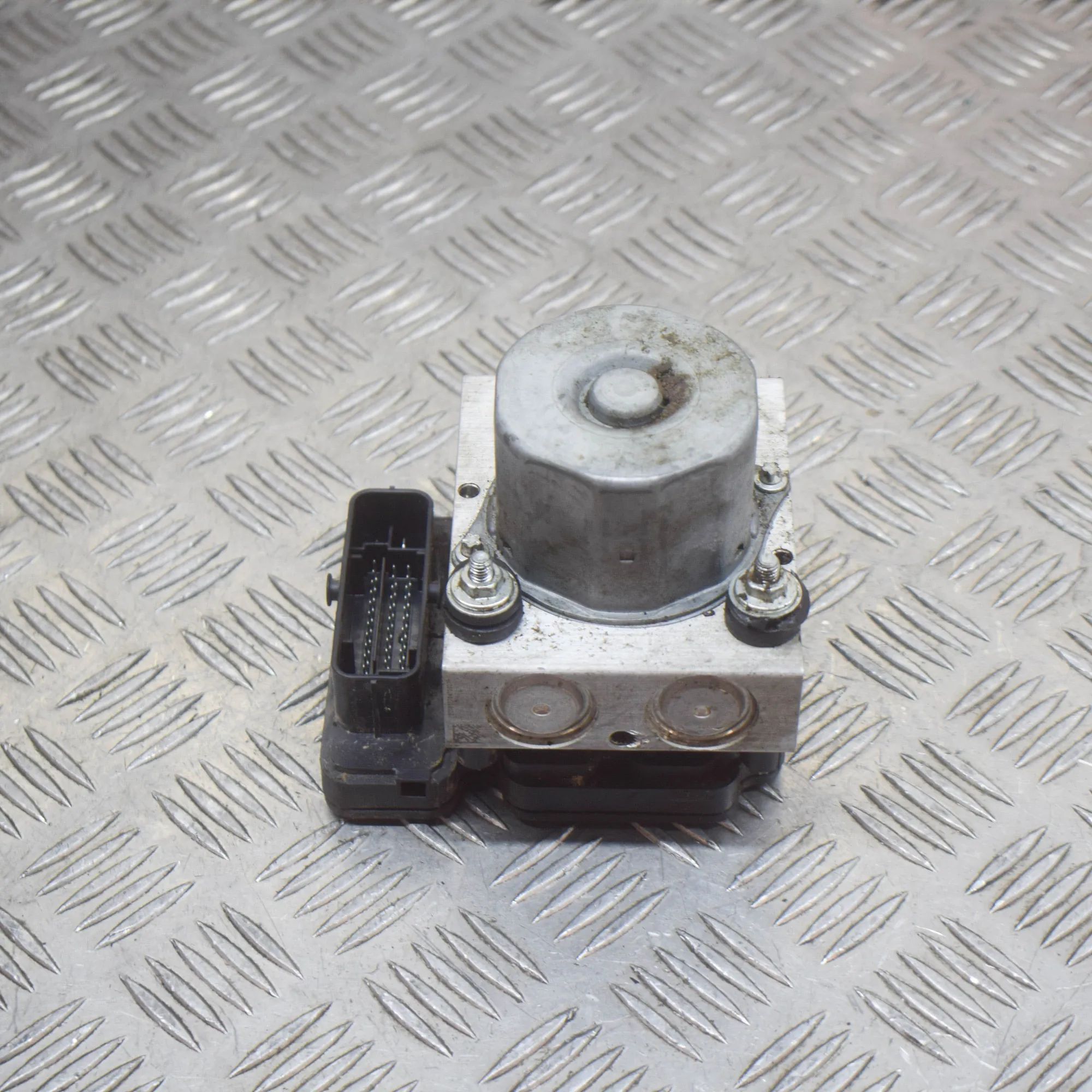 Tesla Model S ABS hydraulic pump