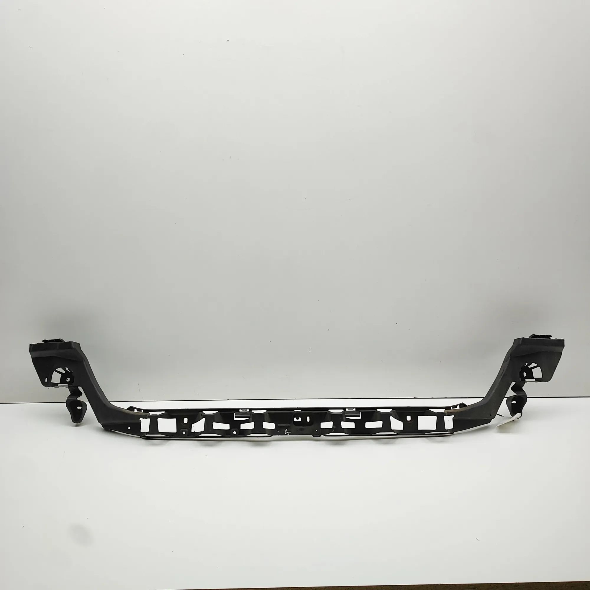 Jaguar XE Rear Bumper Middle Bracket Rear Bumper Middle Bracket — JAGUAR XE (X760) (...