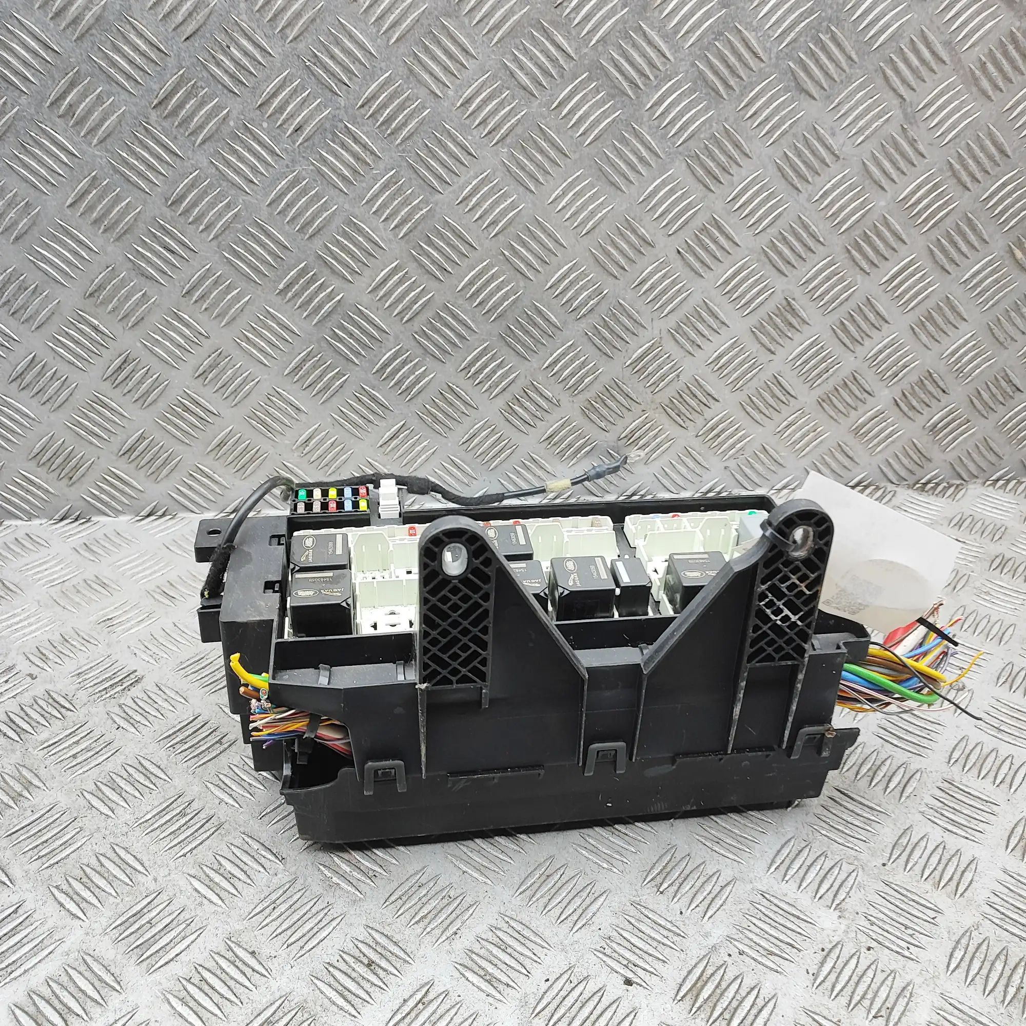 Jaguar XE Fuse box Fuse box — JAGUAR XE (X760) (2015-...) — GX73-1...