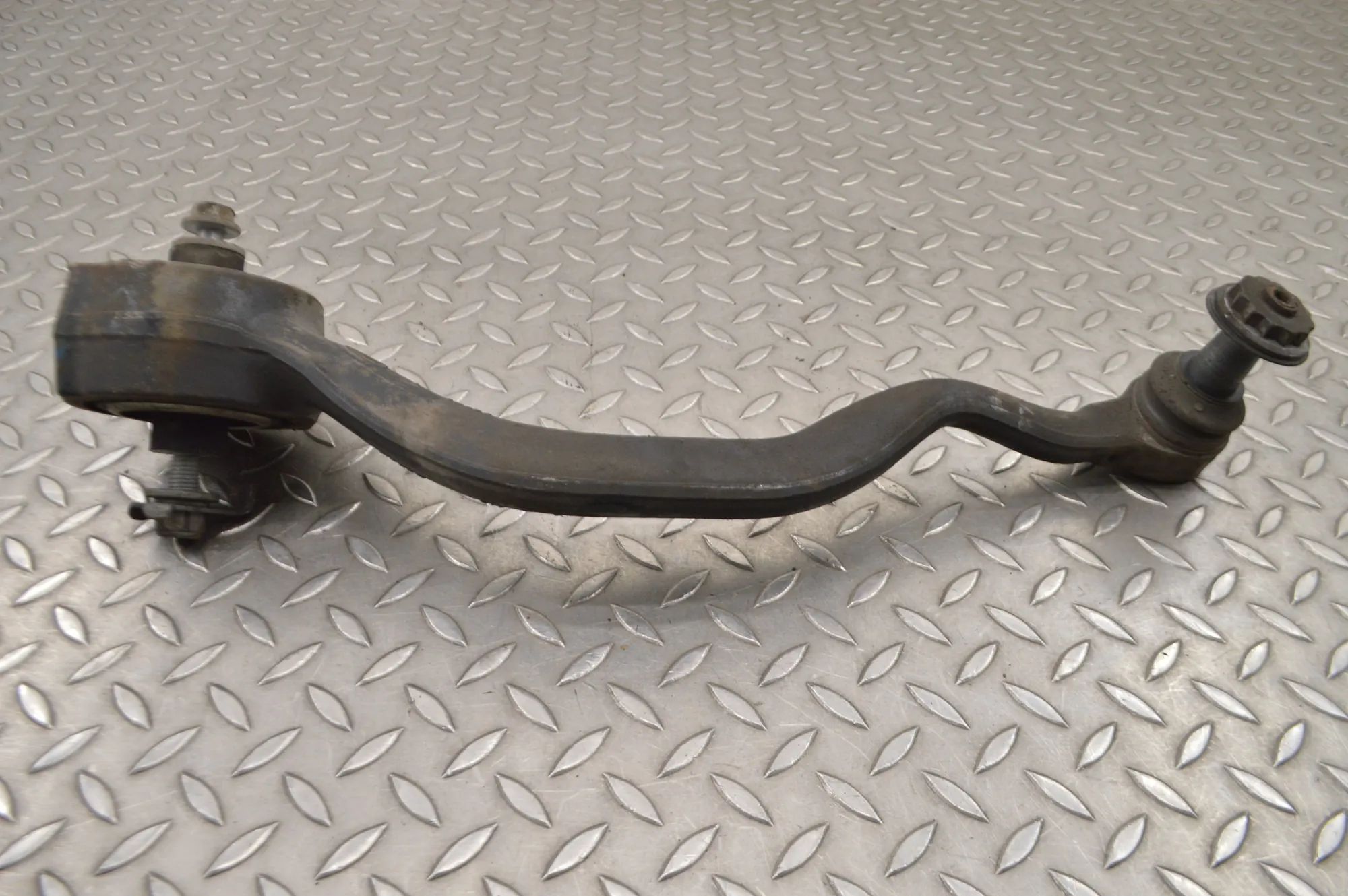 Land Rover Range Rover Sport (L494) Front Left Curved Control Arm Front Left Curved Control Arm — LAND ROVER RANG...
