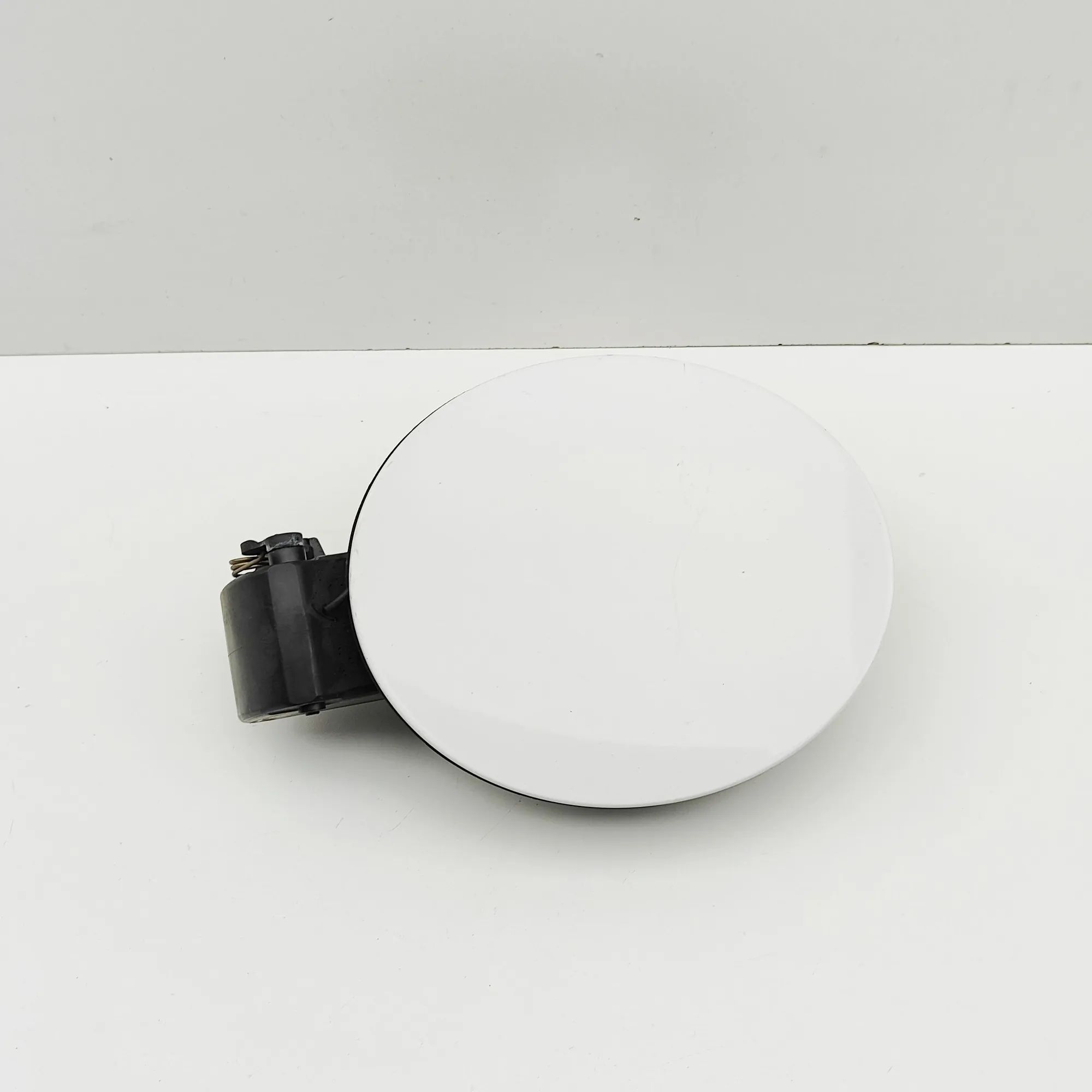 Land Rover Discovery Fuel Tank Flap Cap Fuel Tank Flap Cap — LAND ROVER DISCOVERY (V L4...
