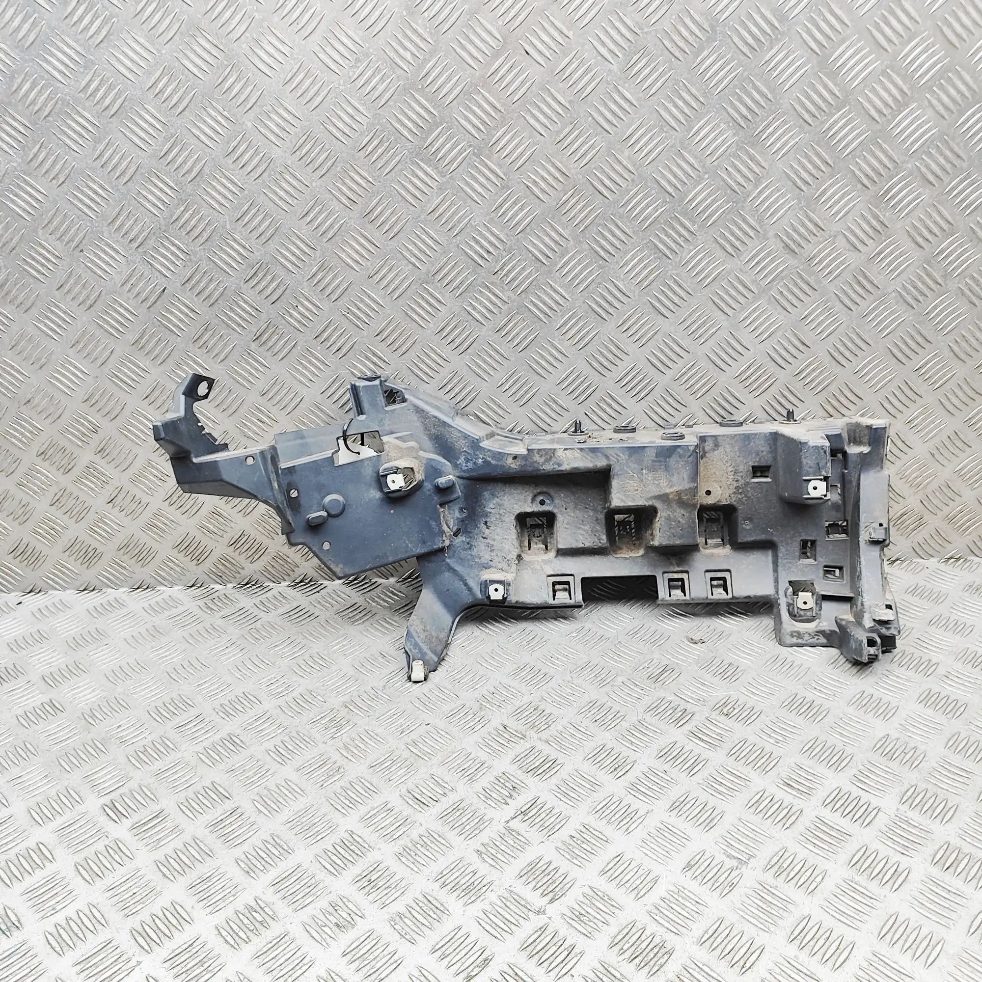 Land Rover Discovery Rear Left Bumper Bracket Rear Left Bumper Bracket — LAND ROVER DISCOVERY...