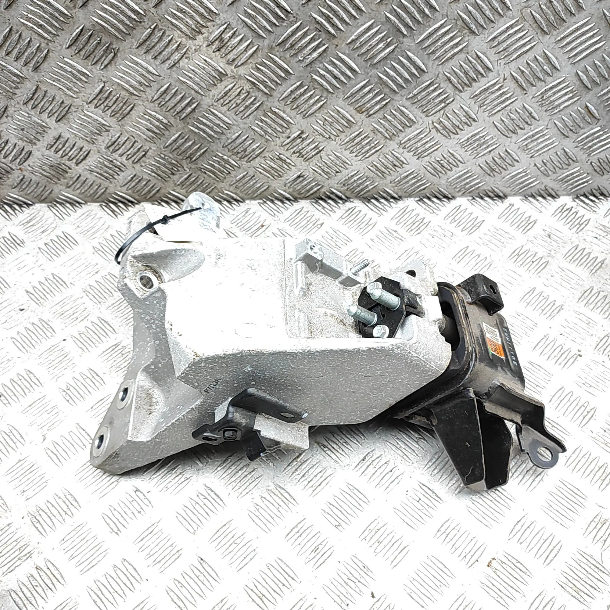 Kia Niro Left Side Engine Mount Left Side Engine Mount — KIA NIRO (2016-...) — ...