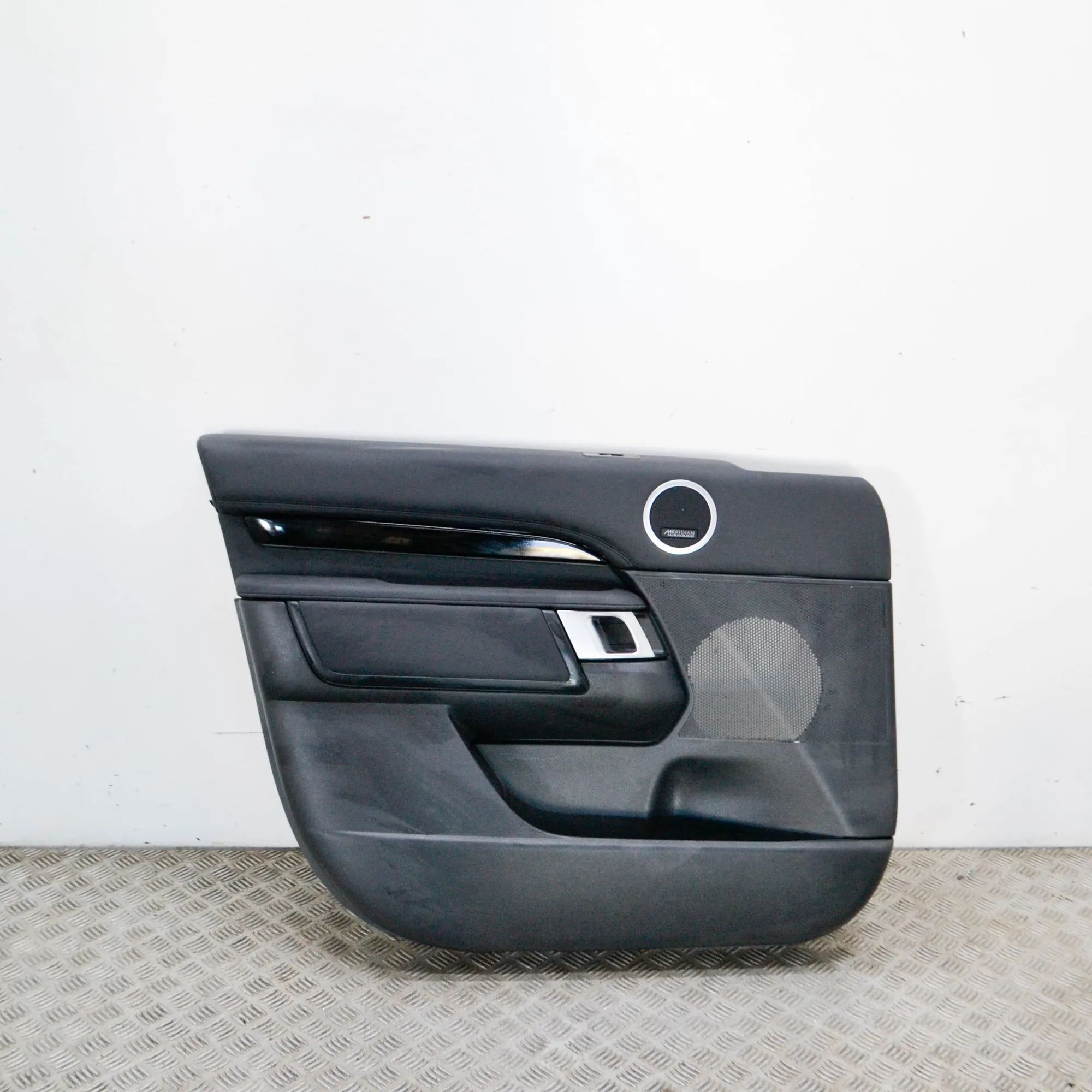 Land Rover Discovery Front Left Door Panel Front Left Door Panel — LAND ROVER DISCOVERY (V...
