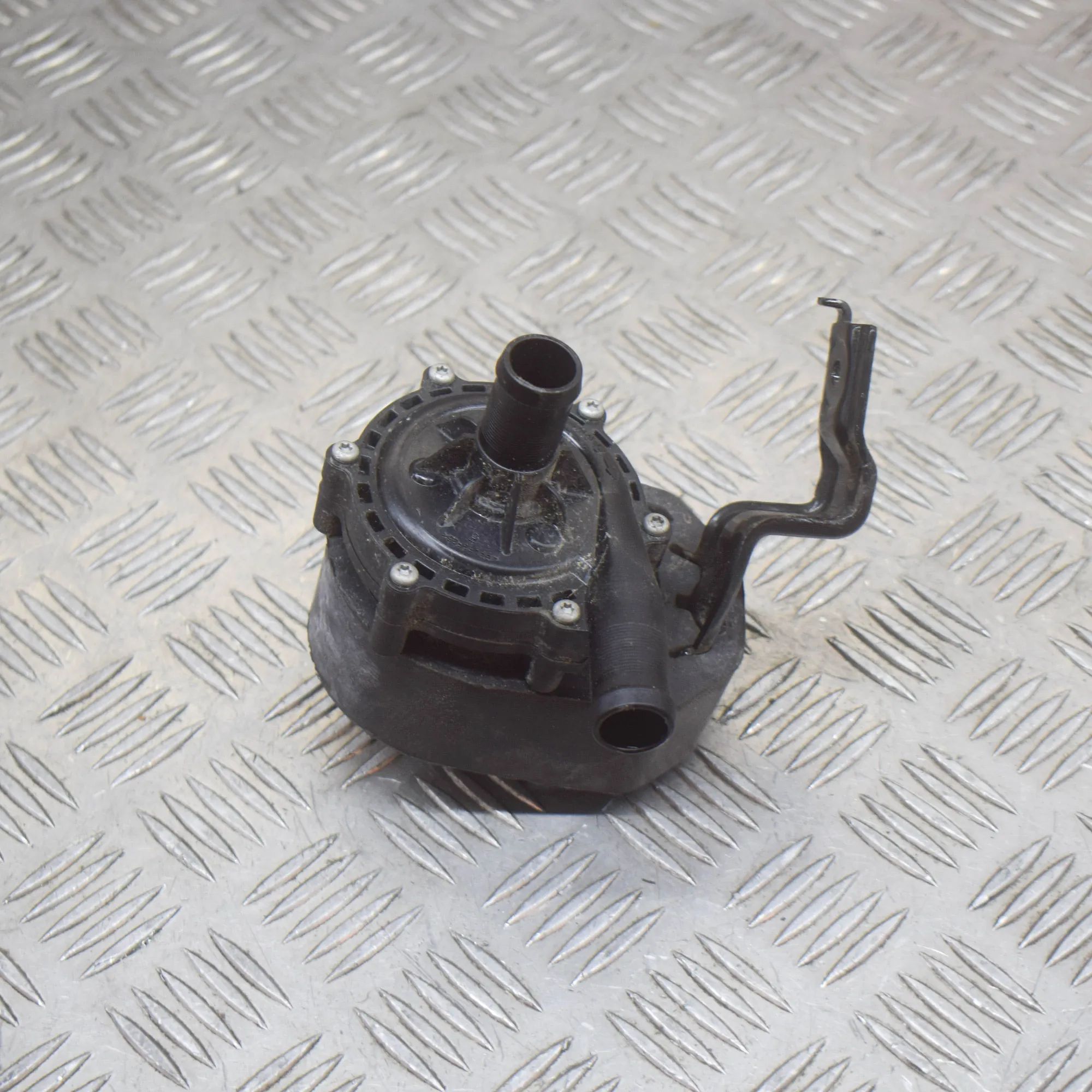 Tesla Model S Auxiliary Water Pump