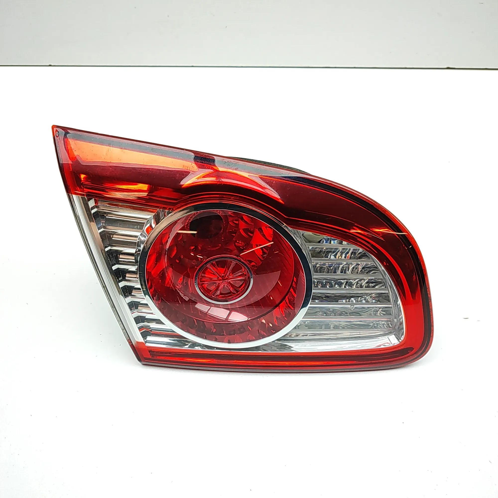 Hyundai Santa Fe Left Side Tailgate Tail Light Left Side Tailgate Tail Light — HYUNDAI SANTA (...