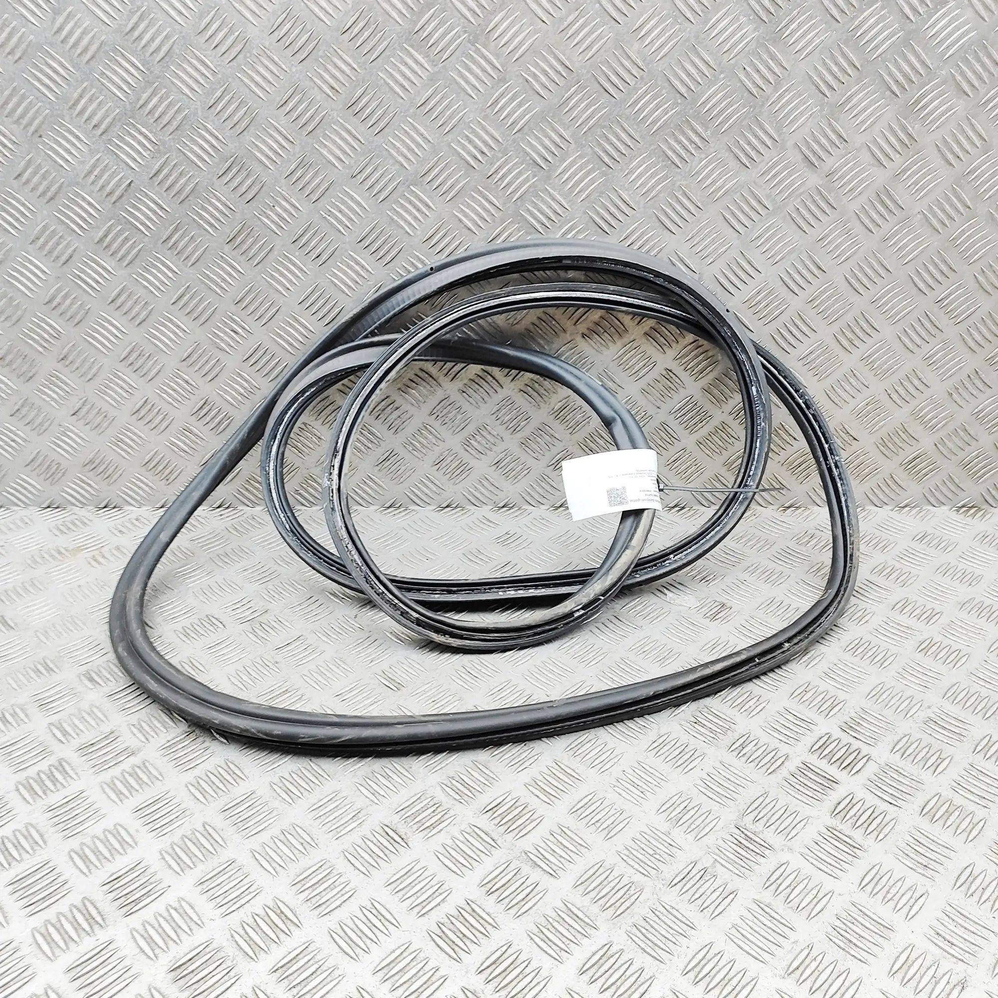 Audi Q3 (F3) Tailgate rubber seal Tailgate rubber seal — AUDI Q3 (F3) (2018-...) ...
