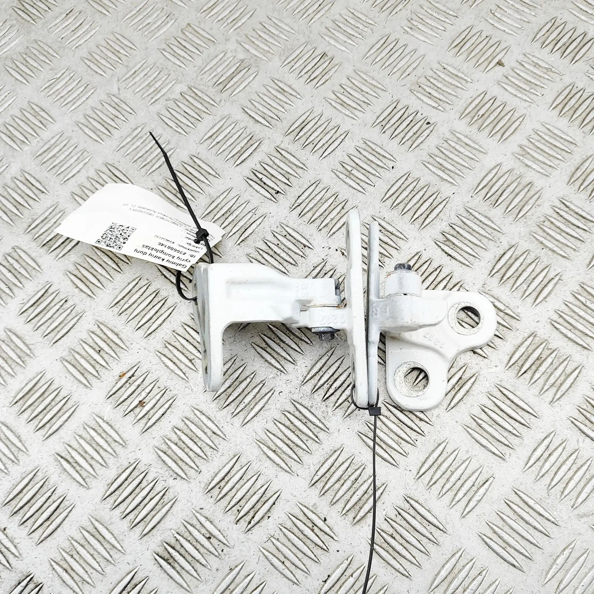 Land Rover Discovery Door hinge set — rear left Door hinge set — rear left — LAND ROVER DISCOVE...
