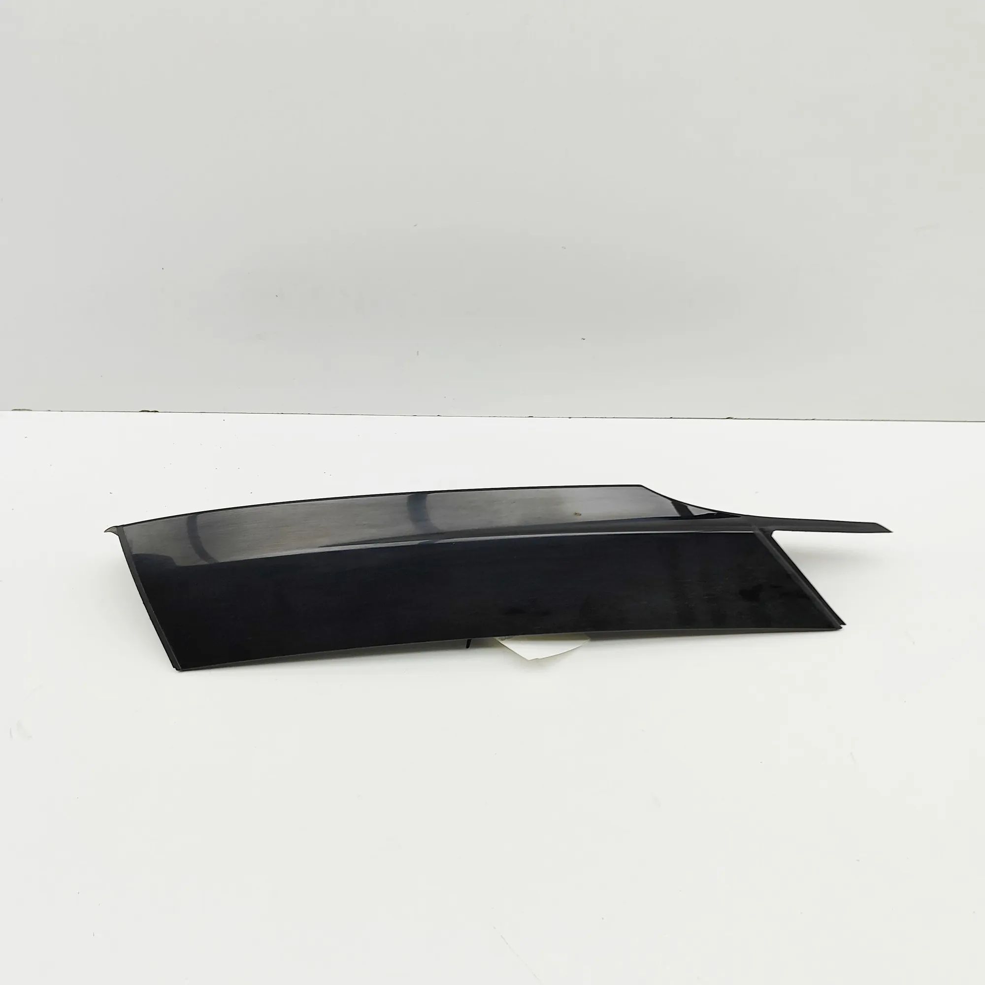 Land Rover Discovery Tailgate Bootlid Trim Tailgate Bootlid Trim — LAND ROVER DISCOVERY (V...