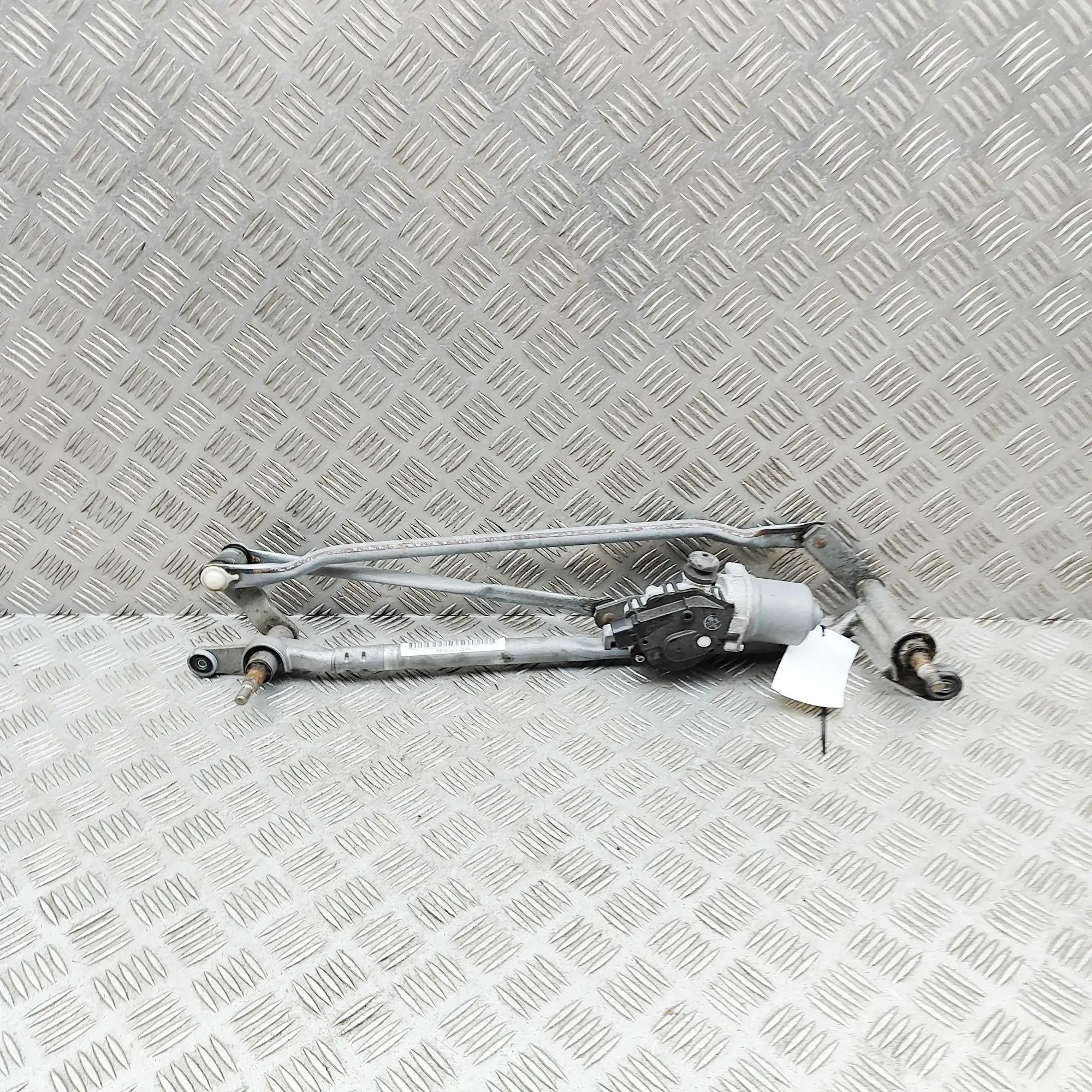 Land Rover Discovery Front Windshield Wiper Mechanism Front Windshield Wiper Mechanism — LAND ROVER D...
