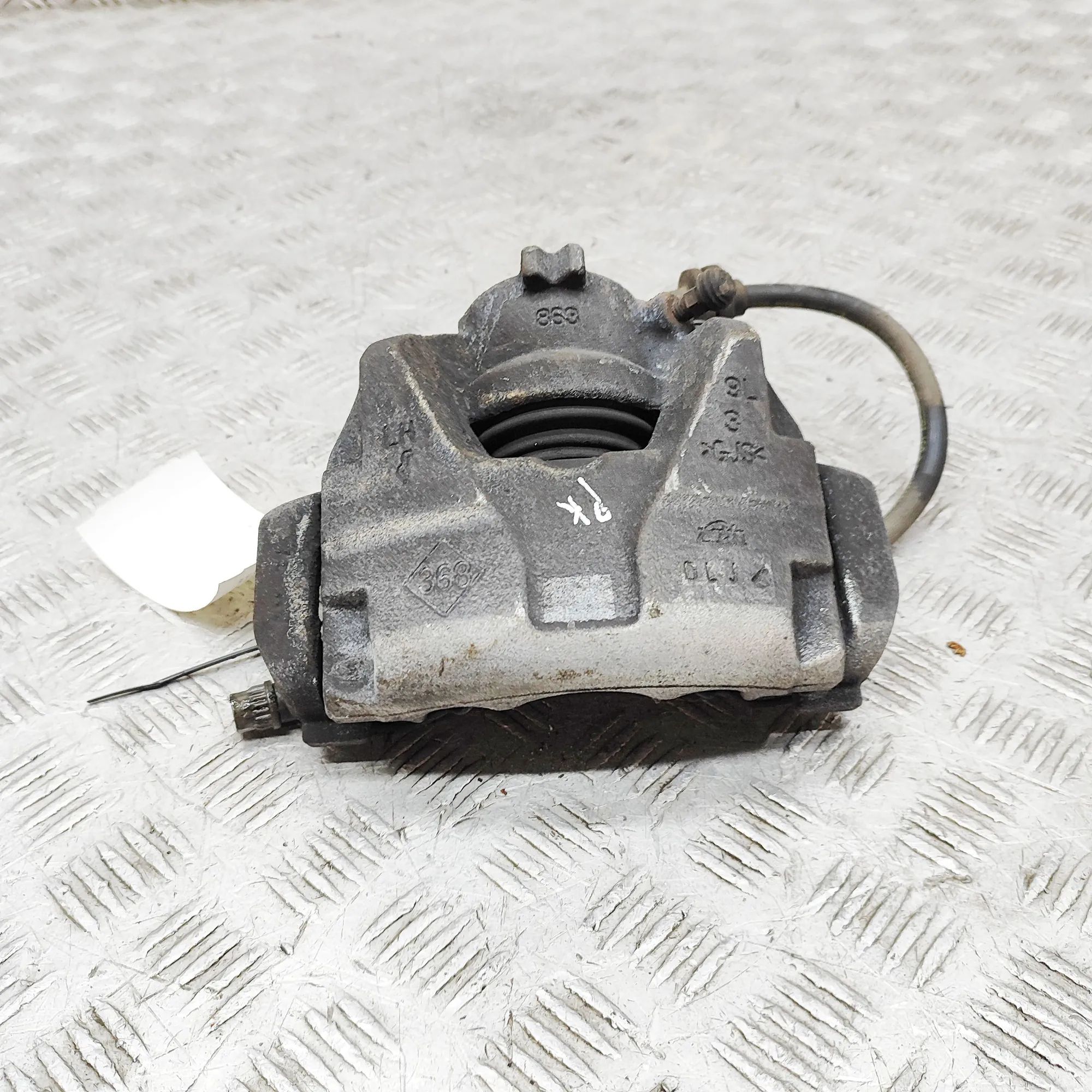 Nissan Juke Brake caliper — front left Brake caliper — front left — NISSAN JUKE (F16) ...