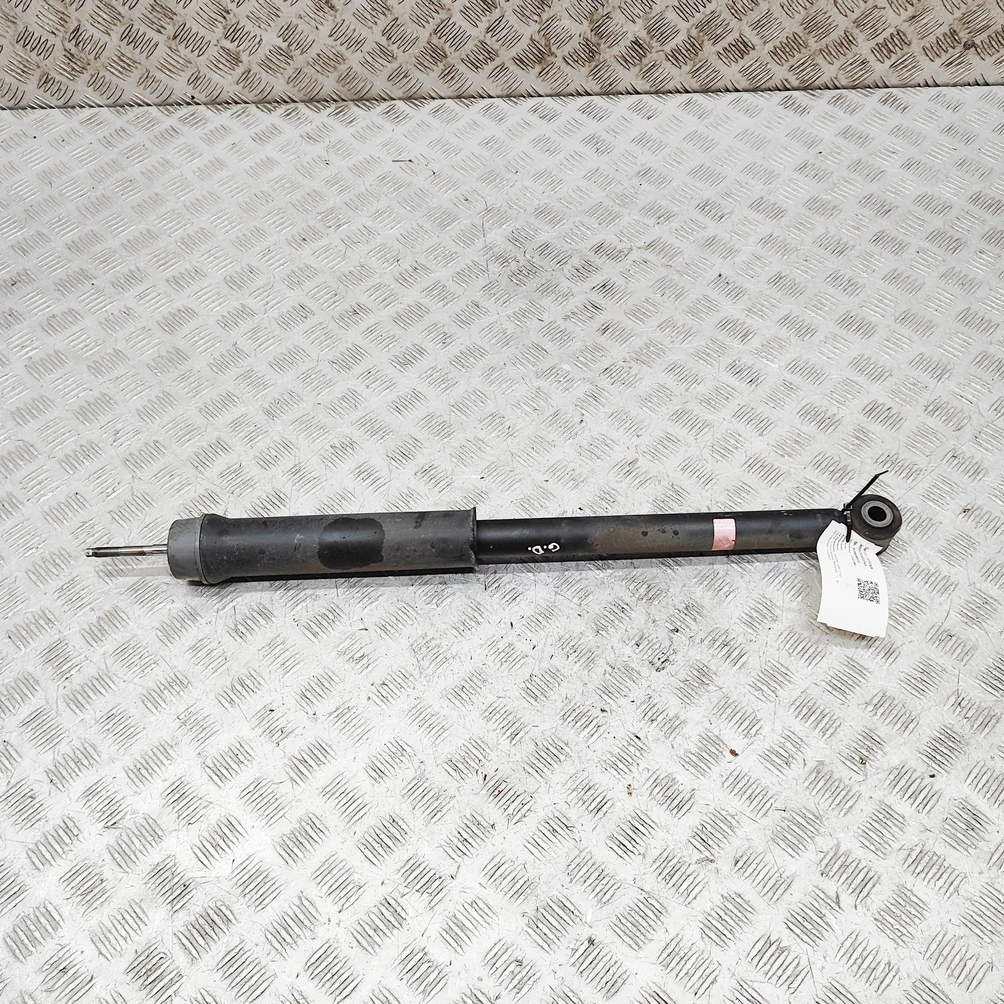 Nissan Juke Shock absorber — rear right Shock absorber — rear right — NISSAN JUKE (F16)...