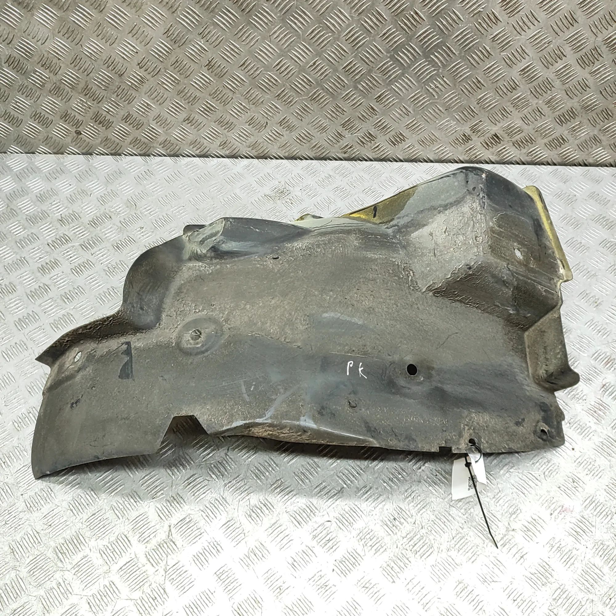 Renault Master Wheel arch liner — front — left — rear section Wheel arch liner — front — left — rear section ...