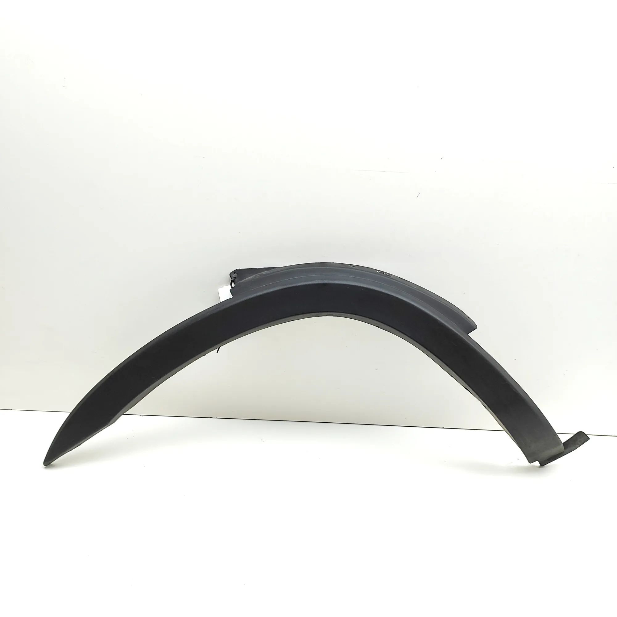 Iveco Daily Wheel arch trim — front left Wheel arch trim — front left — IVECO DAILY (VI ...