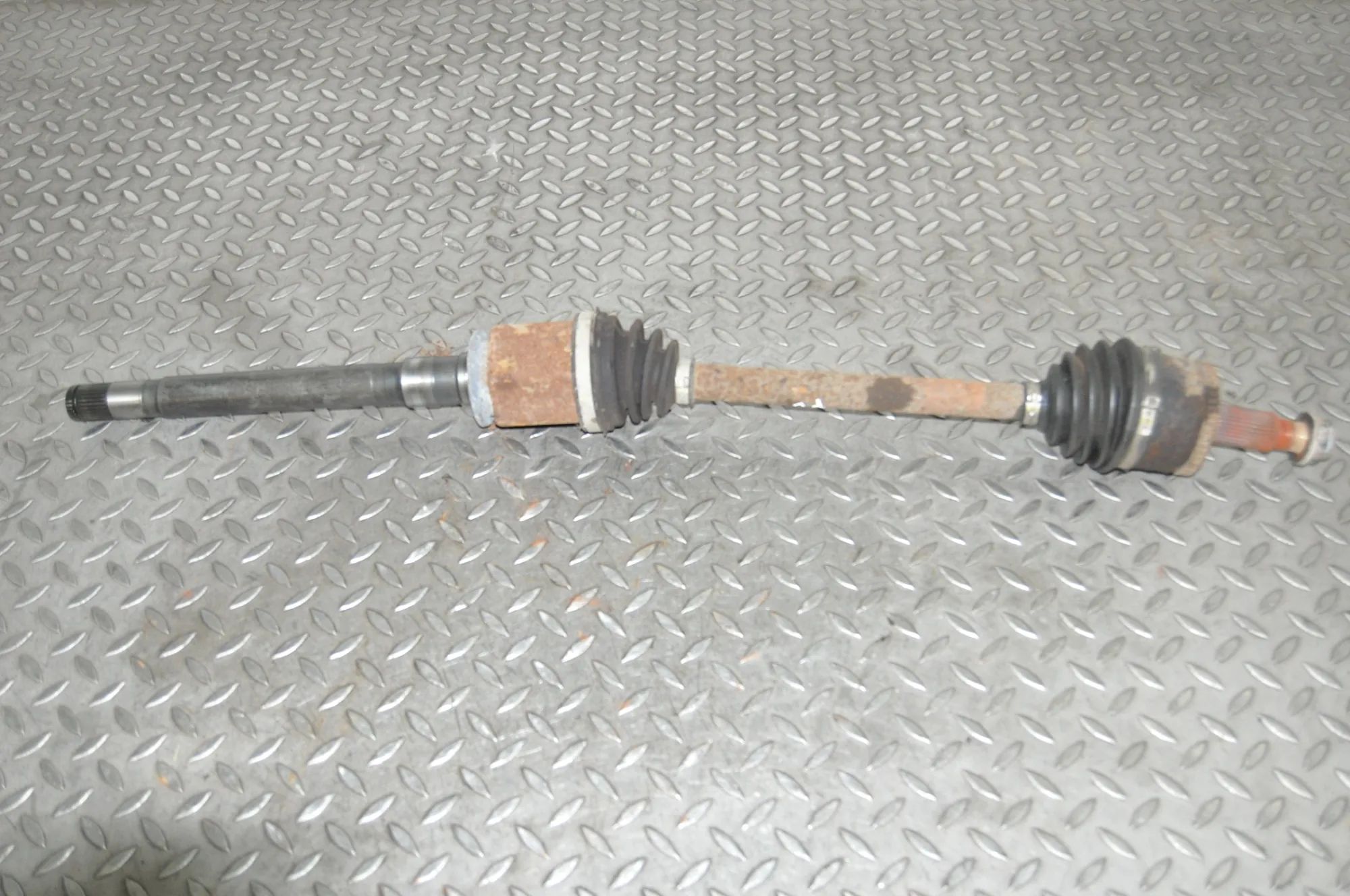 Land Rover Range Rover Sport Front Right Driveshaft Front Right Driveshaft — LAND ROVER RANGE ROVER...