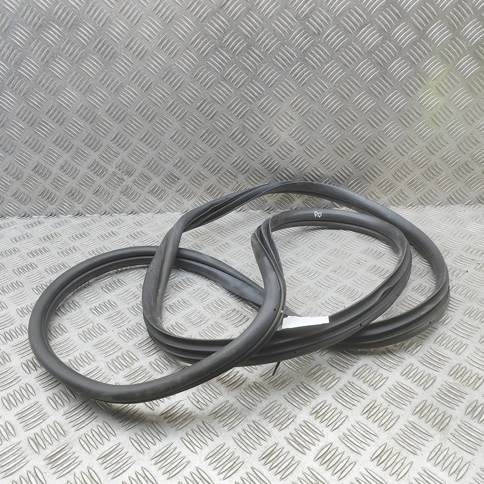 Hyundai Ioniq Door rubber seal — front right Door rubber seal — front right — HYUNDAI IONIQ ...