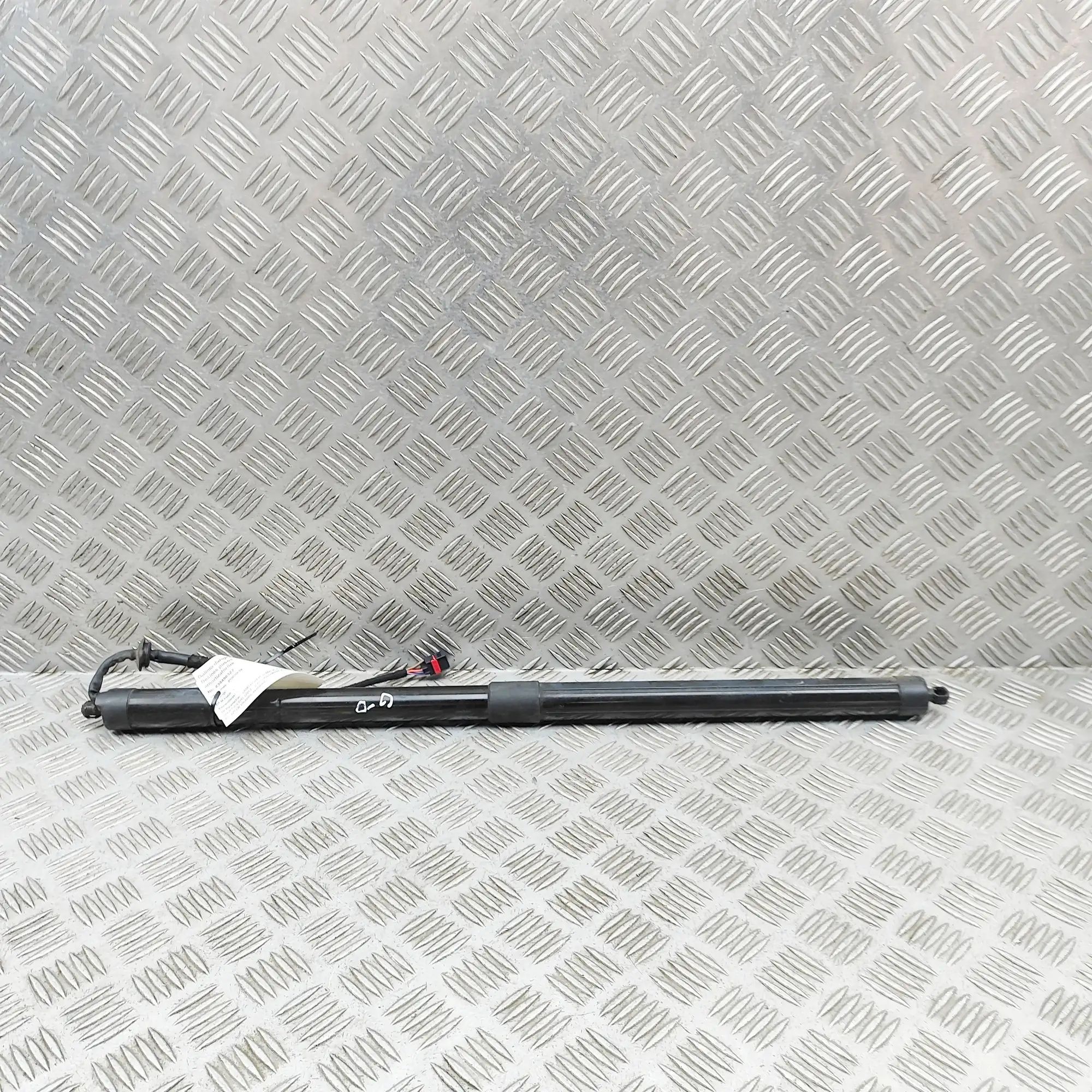 Land Rover Range Rover Sport (L494) Right Side Tailgate Gas Strut Right Side Tailgate Gas Strut — LAND ROVER RANG...