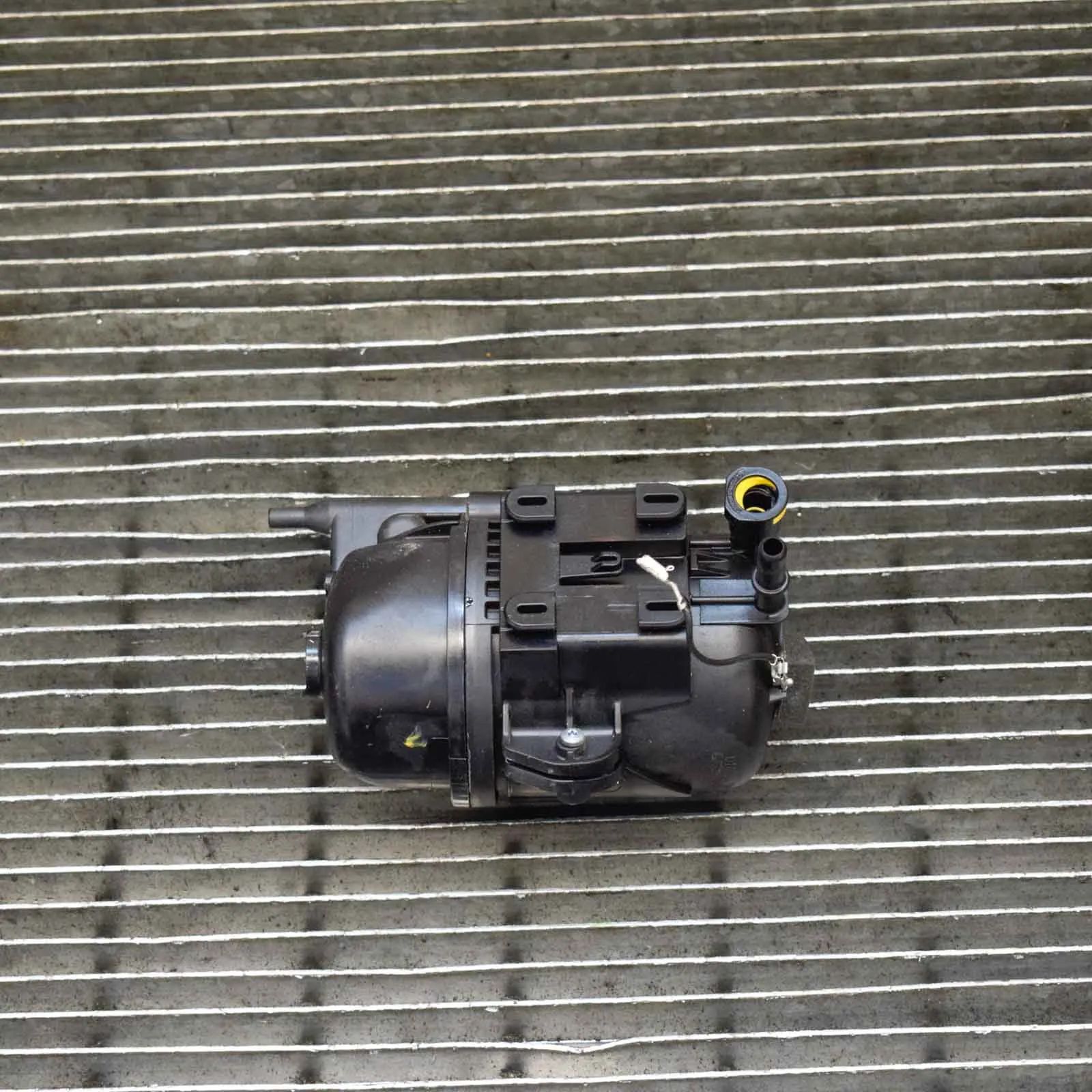 Land Rover Range Rover Evoque Корпуса топливного фильтра Fuel filter housing — LAND ROVER RANGE ROVER EV...