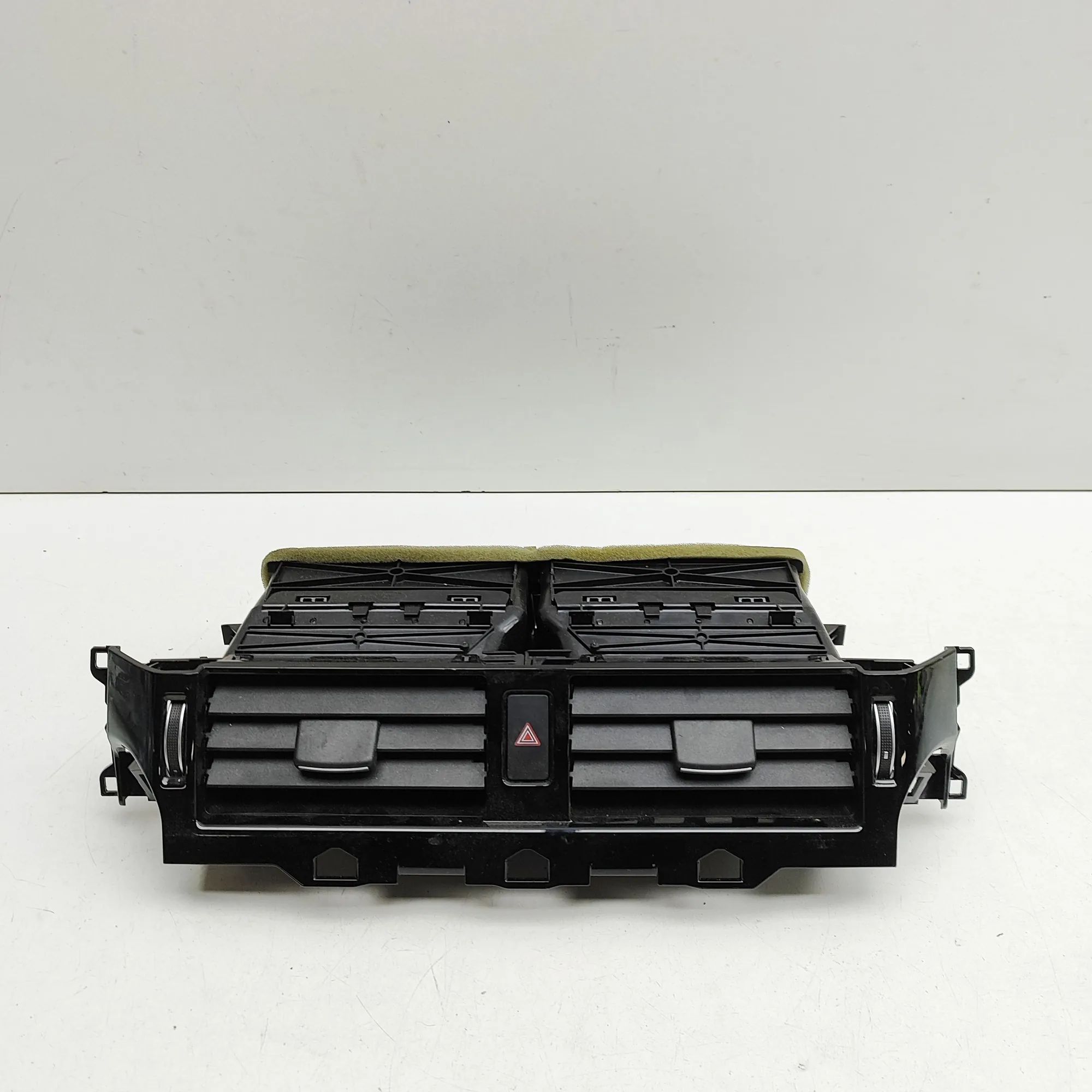 Land Rover Discovery Dashboard Air Vents Dashboard Air Vents — LAND ROVER DISCOVERY (V L...