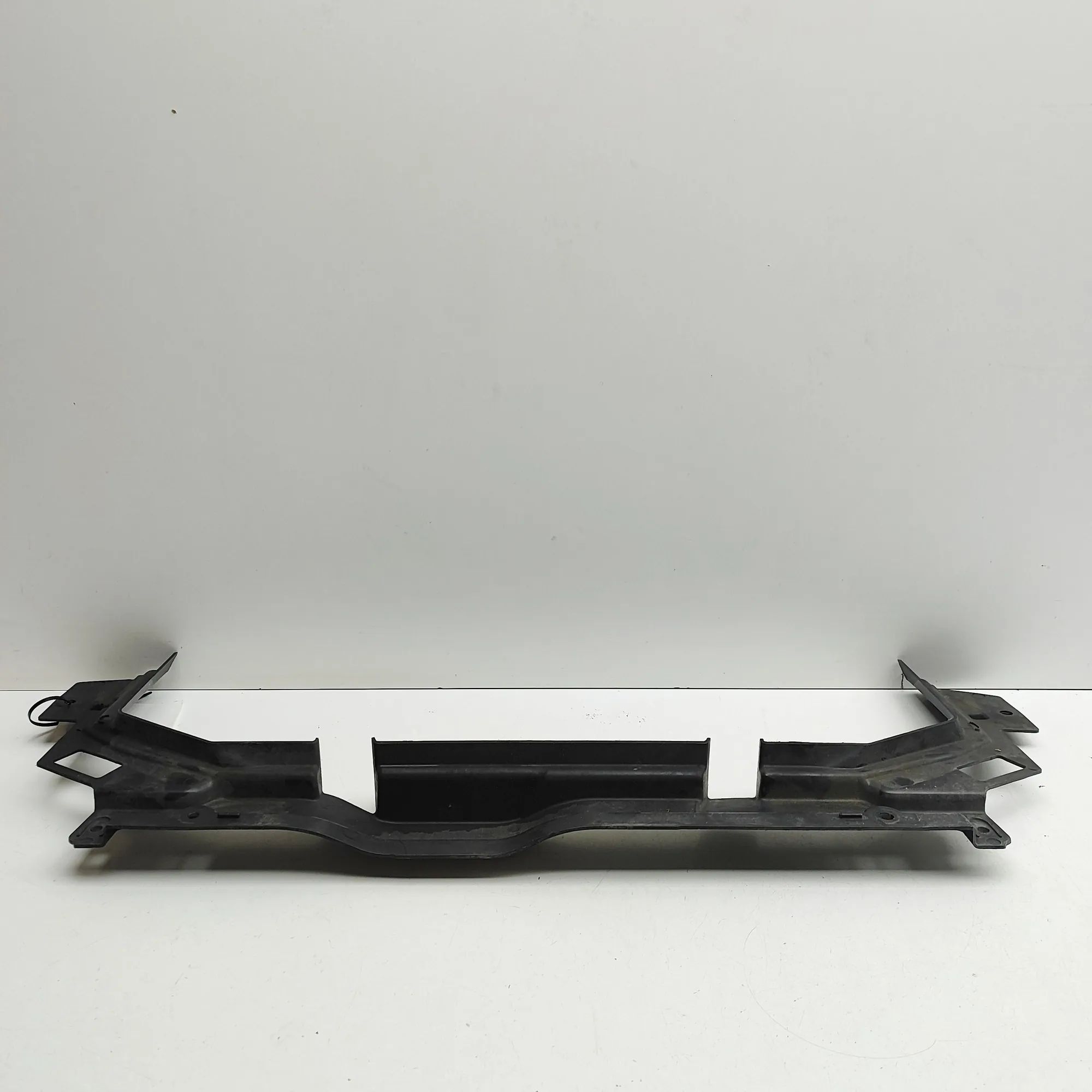 Land Rover Discovery Slam Panel Frame Plastic Trim Slam Panel Frame Plastic Trim — LAND ROVER DISC...