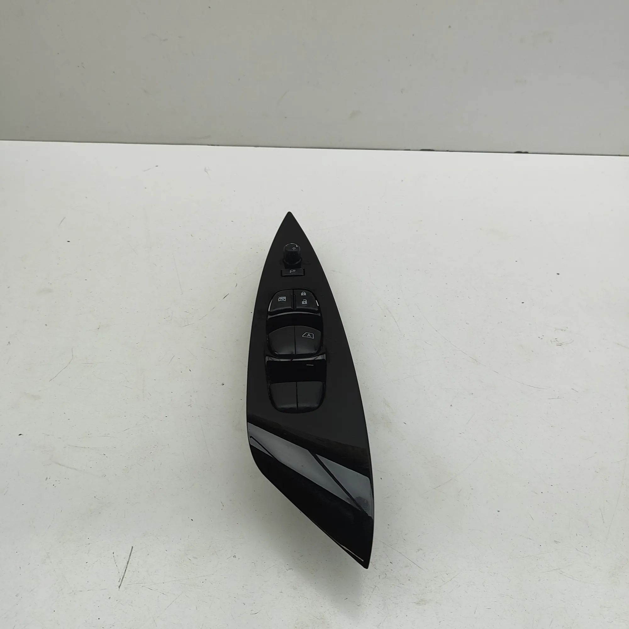 Nissan Leaf Door window switch — front right Door window switch — front right — NISSAN LEAF ...