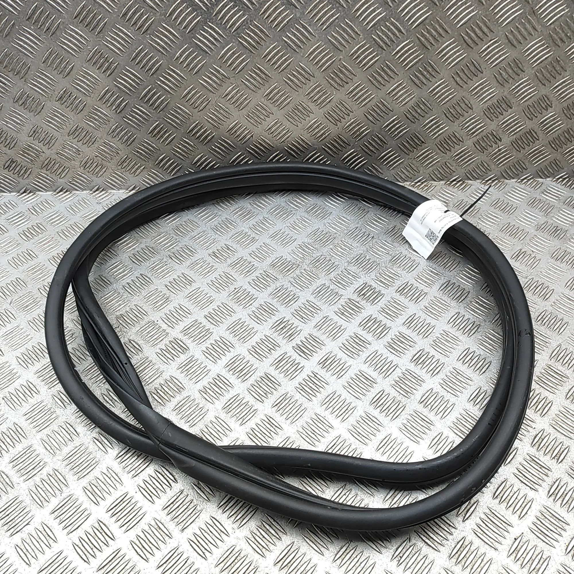 Hyundai Ioniq Door rubber seal — front left Door rubber seal — front left — HYUNDAI IONIQ (...